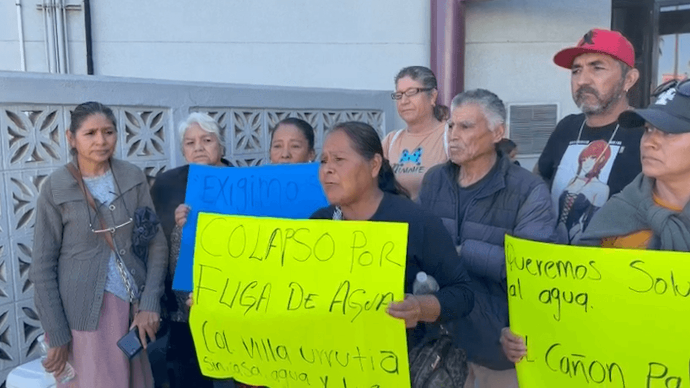 Vecinos de Tres de Octubre se Manifiestan para Exigir Respuesta Tras Colapso de Calle en Tijuana
