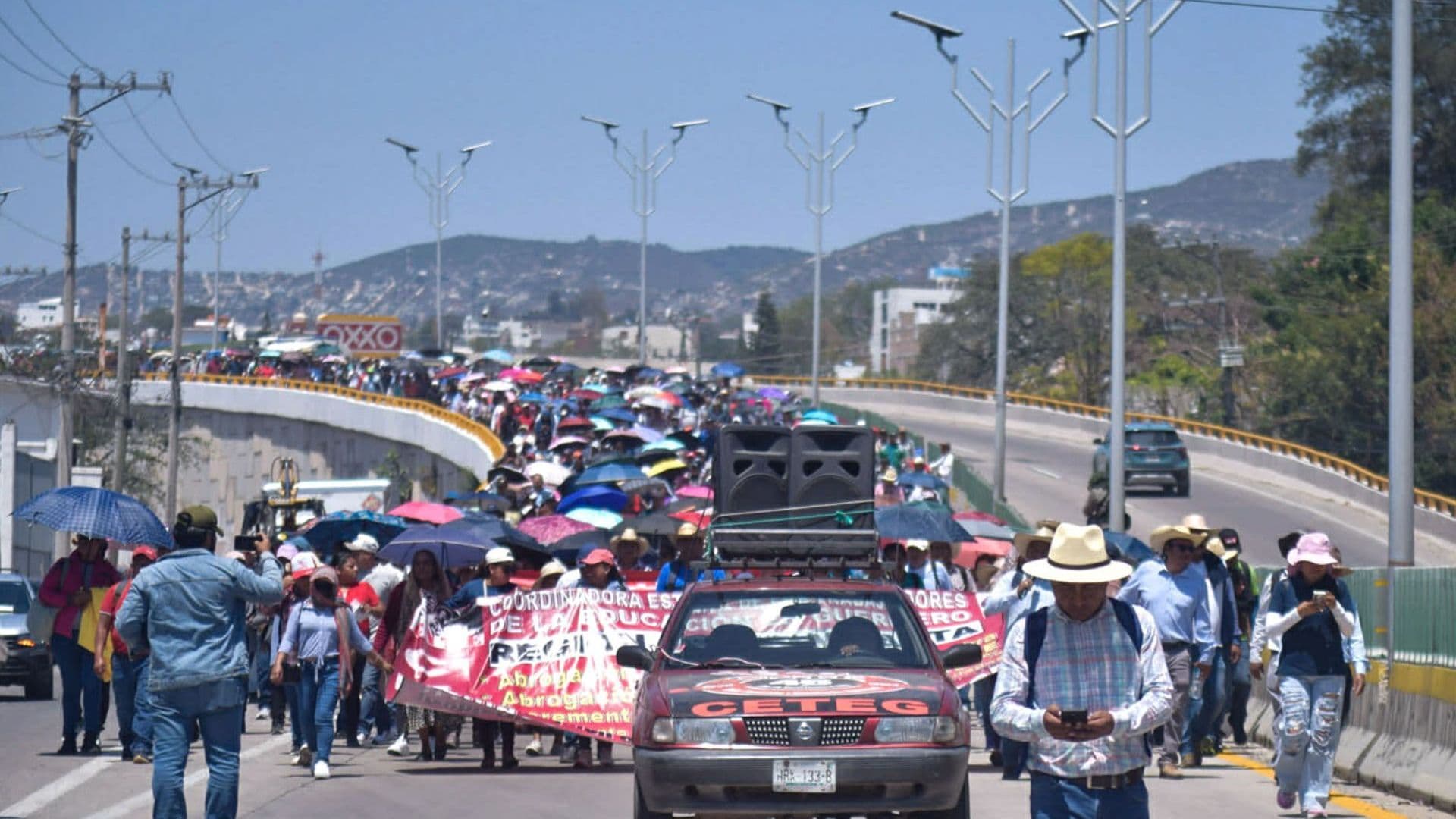 Ceteg bloquea en ambos sentidos la Autopista del Sol