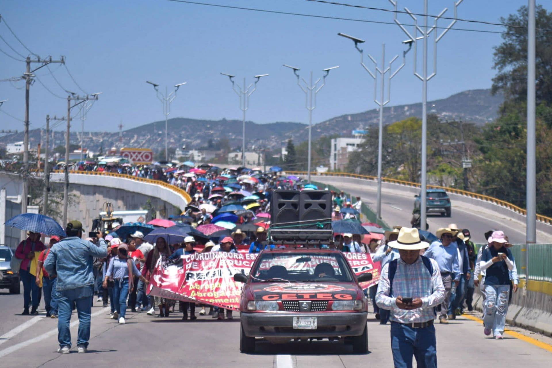 Ceteg bloquea en ambos sentidos la Autopista del Sol
