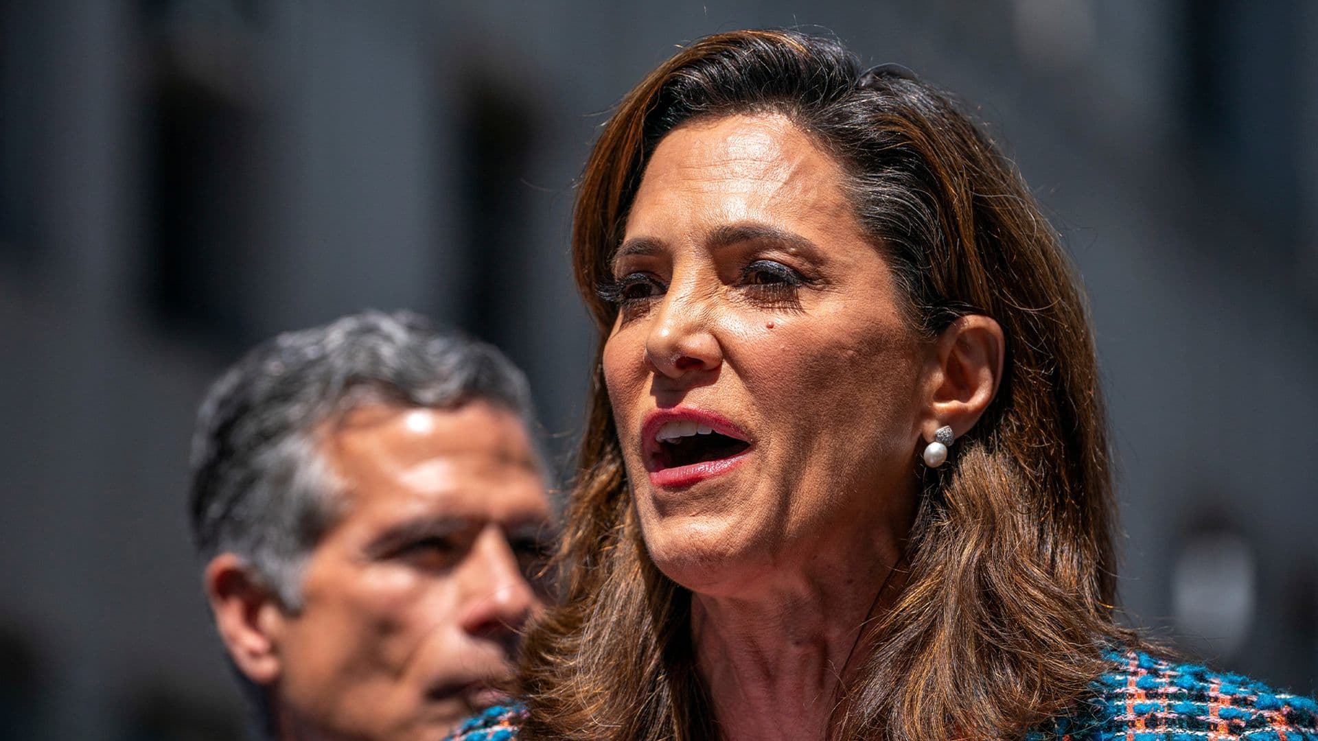 Republicana María Elvira Salazar Cuestiona a Trump por Política Migratoria