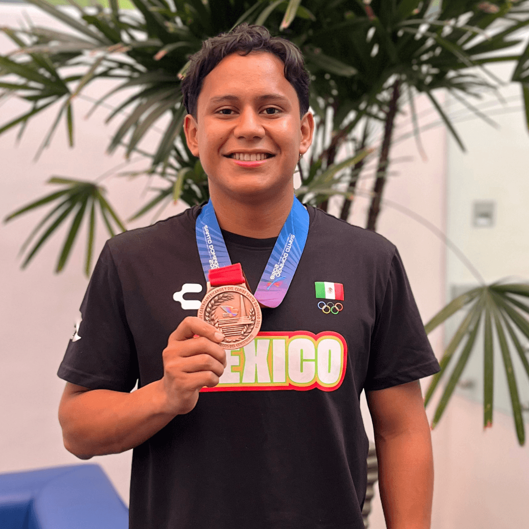 Del Bat al Stick: Matías Guzmán, Medallista Mexicano en Hockey Sobre Pasto