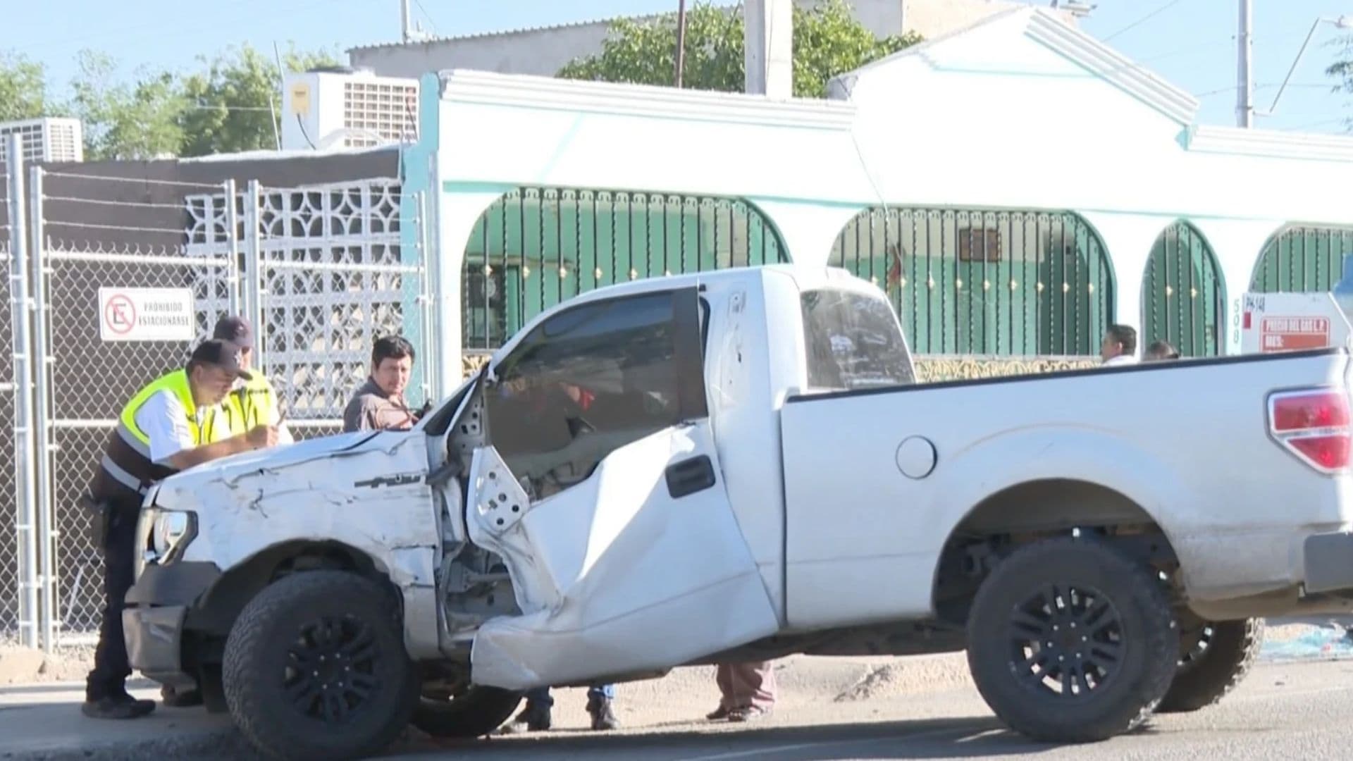 Mujer e Hijo Menor de Edad Resultaron Lesionados tras Volcar Vehículo en Hermosillo