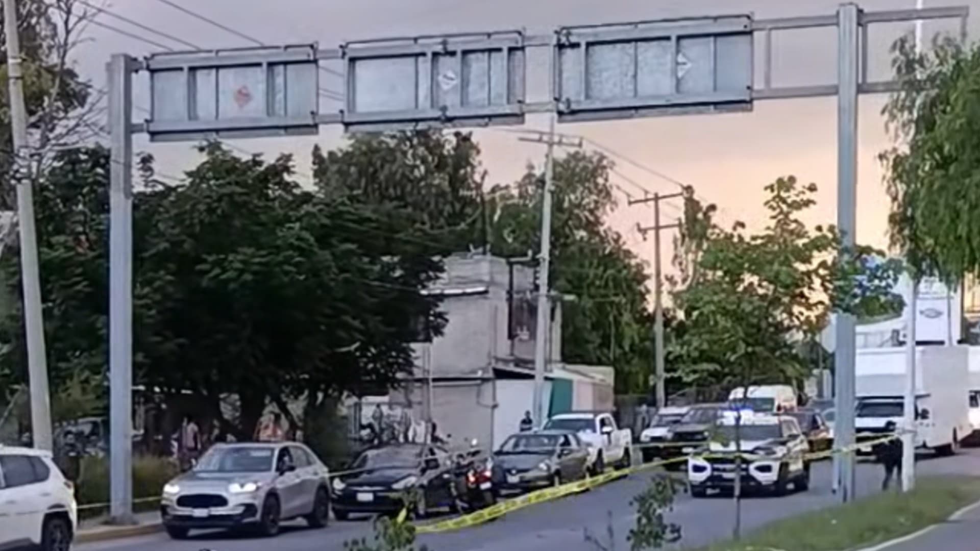 El conductor del tráiler es buscado para deslindar responsabilidades.