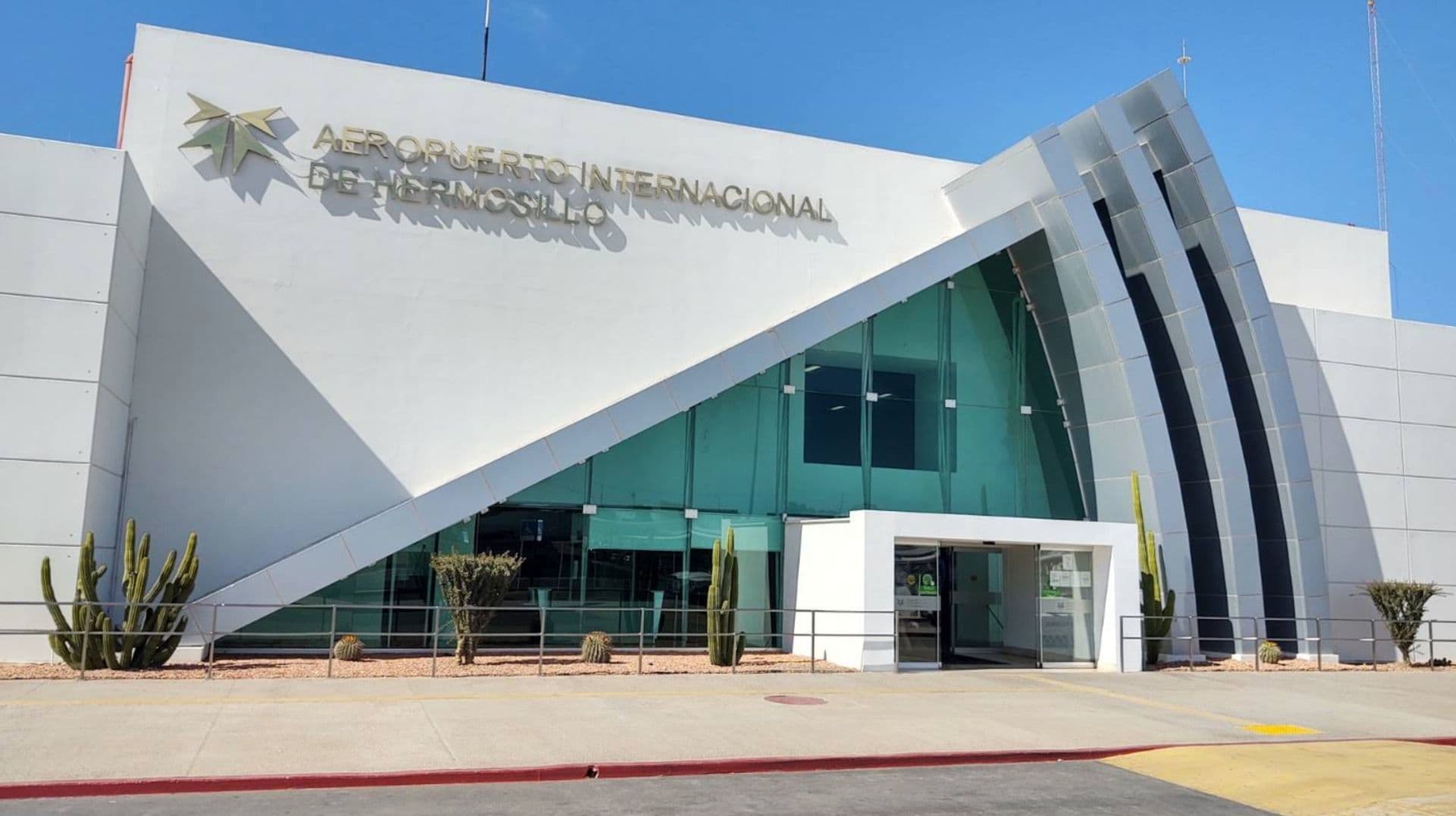 Muere Hombre Durante Vuelo de Mexicali a Guadalajara; Avión Aterrizó de Emergencia en Sonora