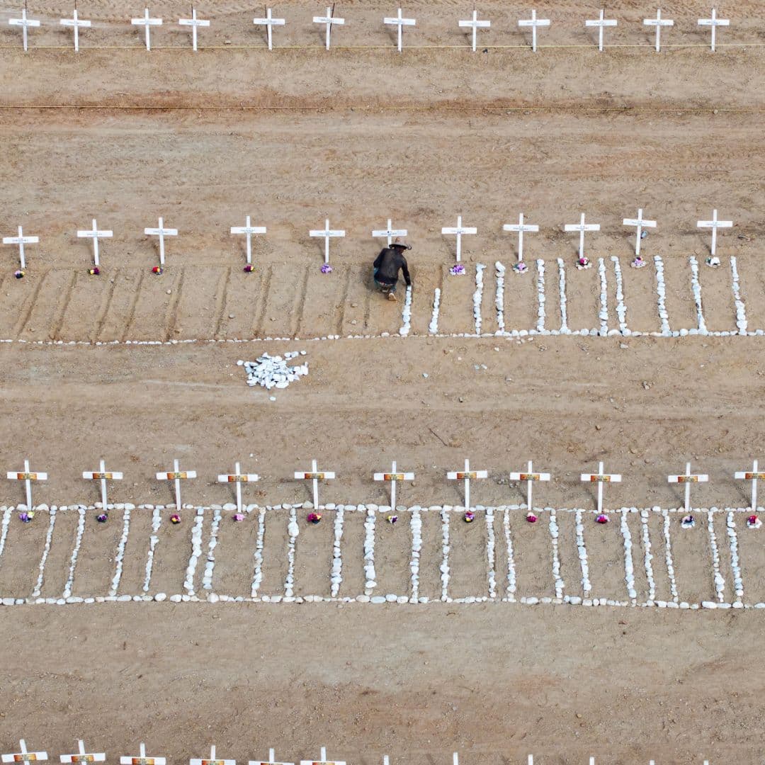 Cementerio donde fueron sepultadas las víctimas del doble terremoto. Foto: AFP