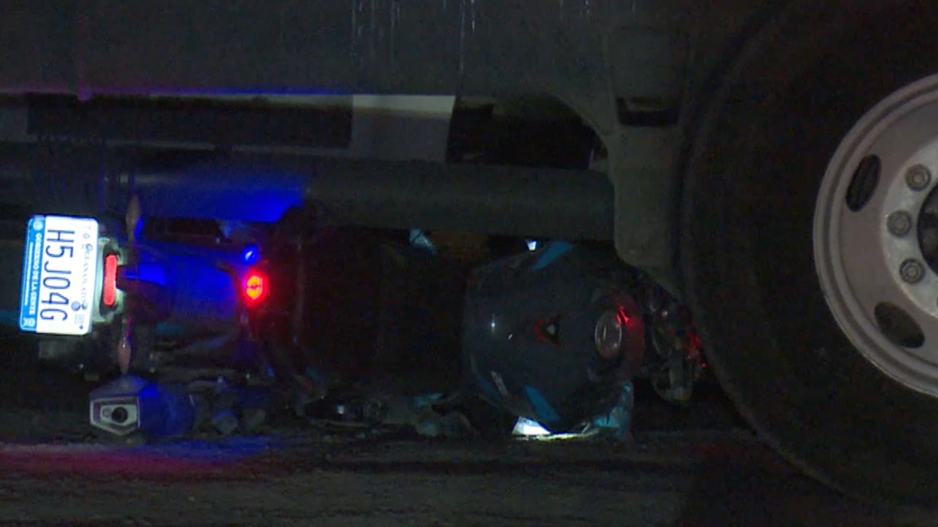 Mujer Fallece al Chocar su Moto Con un Camión de Carga; Un Hombre Queda Herido en León.