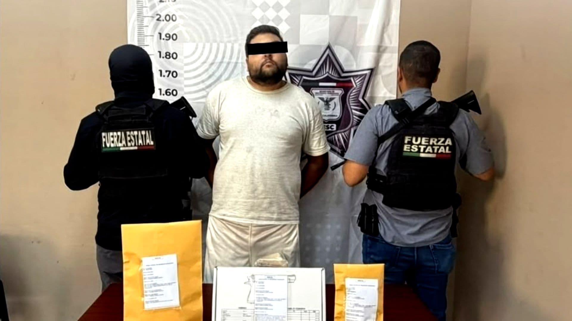 Capturan a Dos Hombres con Arma y Droga en Maneadero en Ensenada