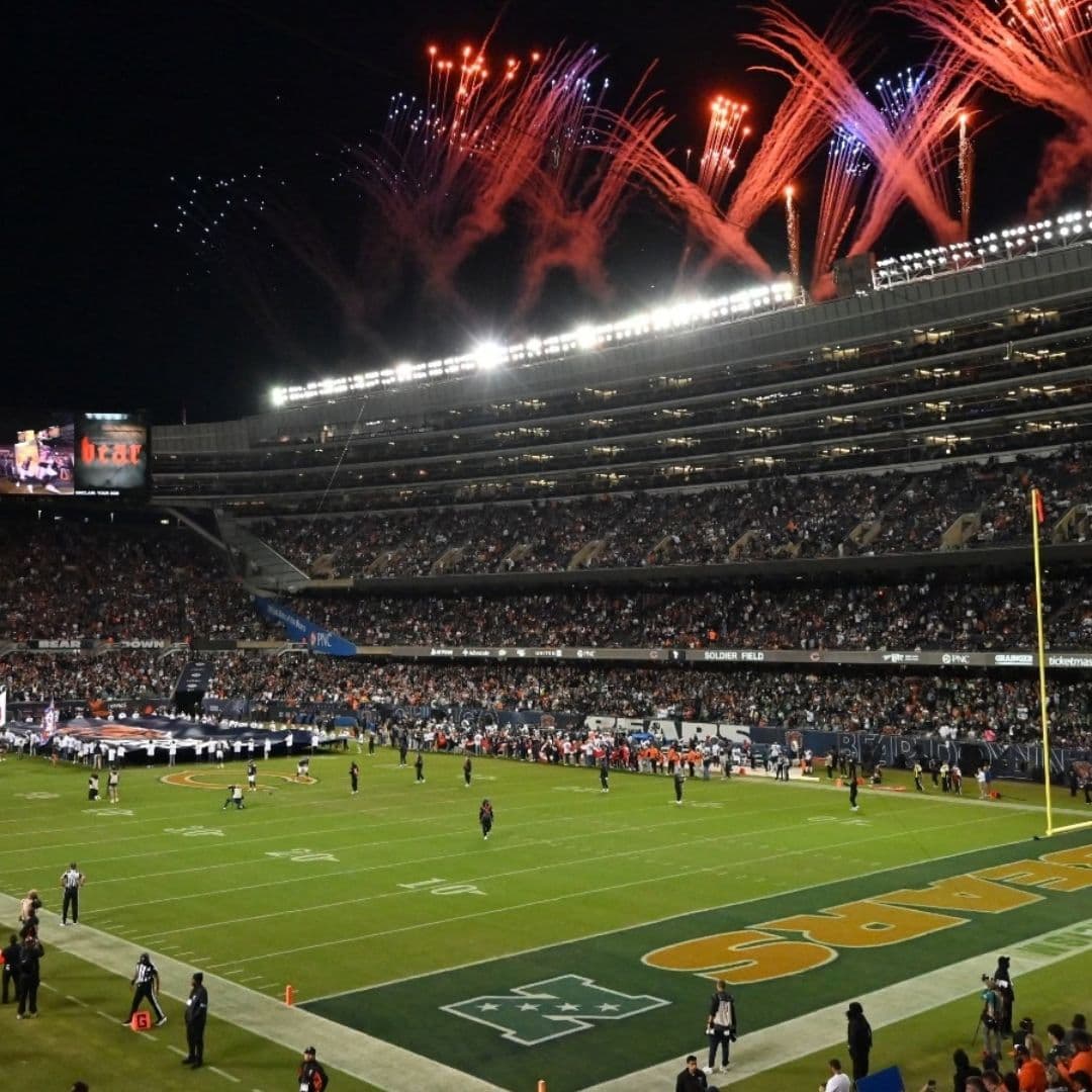 Mariachi Interpreta Por Primera Vez Himno de EUA en Juego de Bears vs Eagles de la NFL