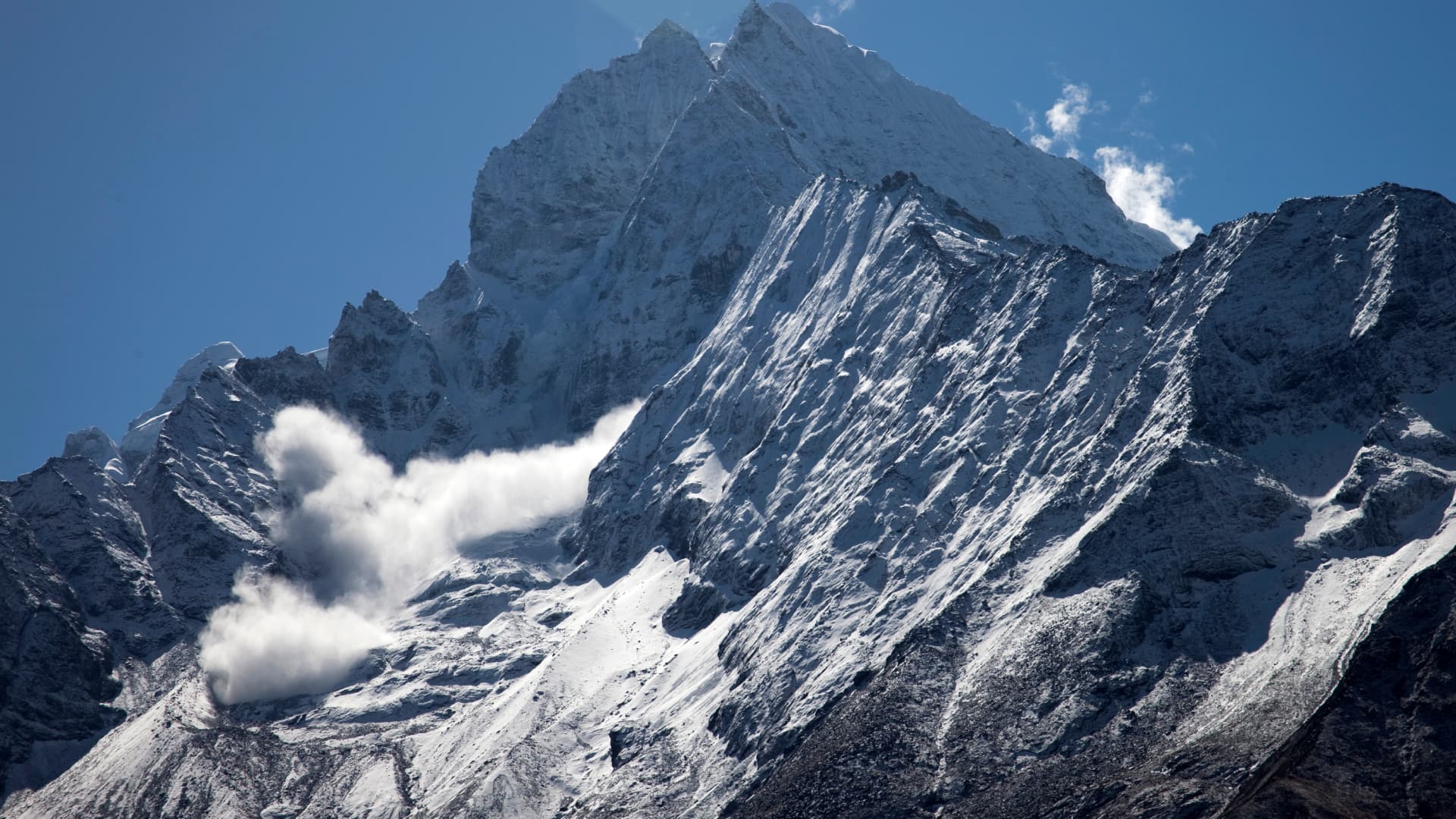 Avalancha Deja Al Menos 10 Personas Desaparecidas en Nepal