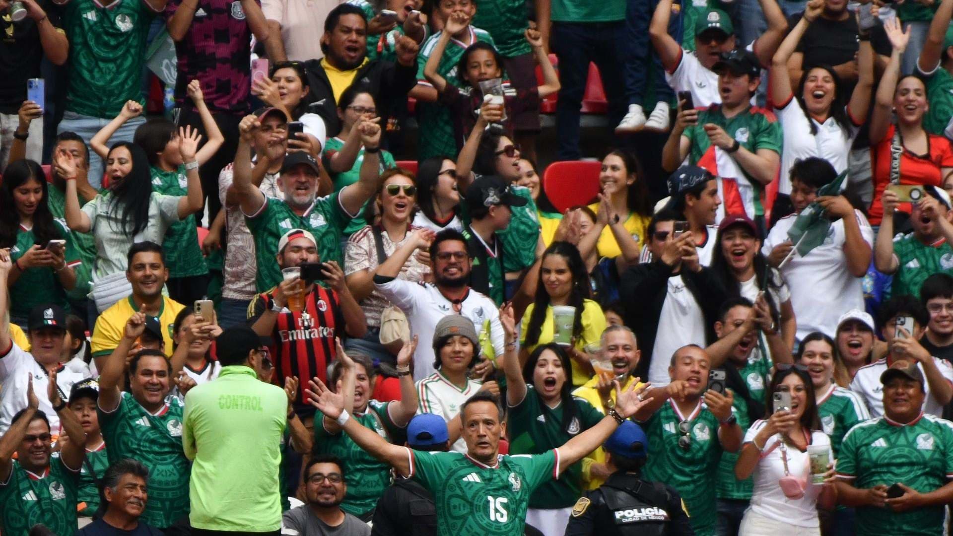 Grada con Aficionados durante Partido. Objetos Prohibidos en Estadios por Mundial 2026