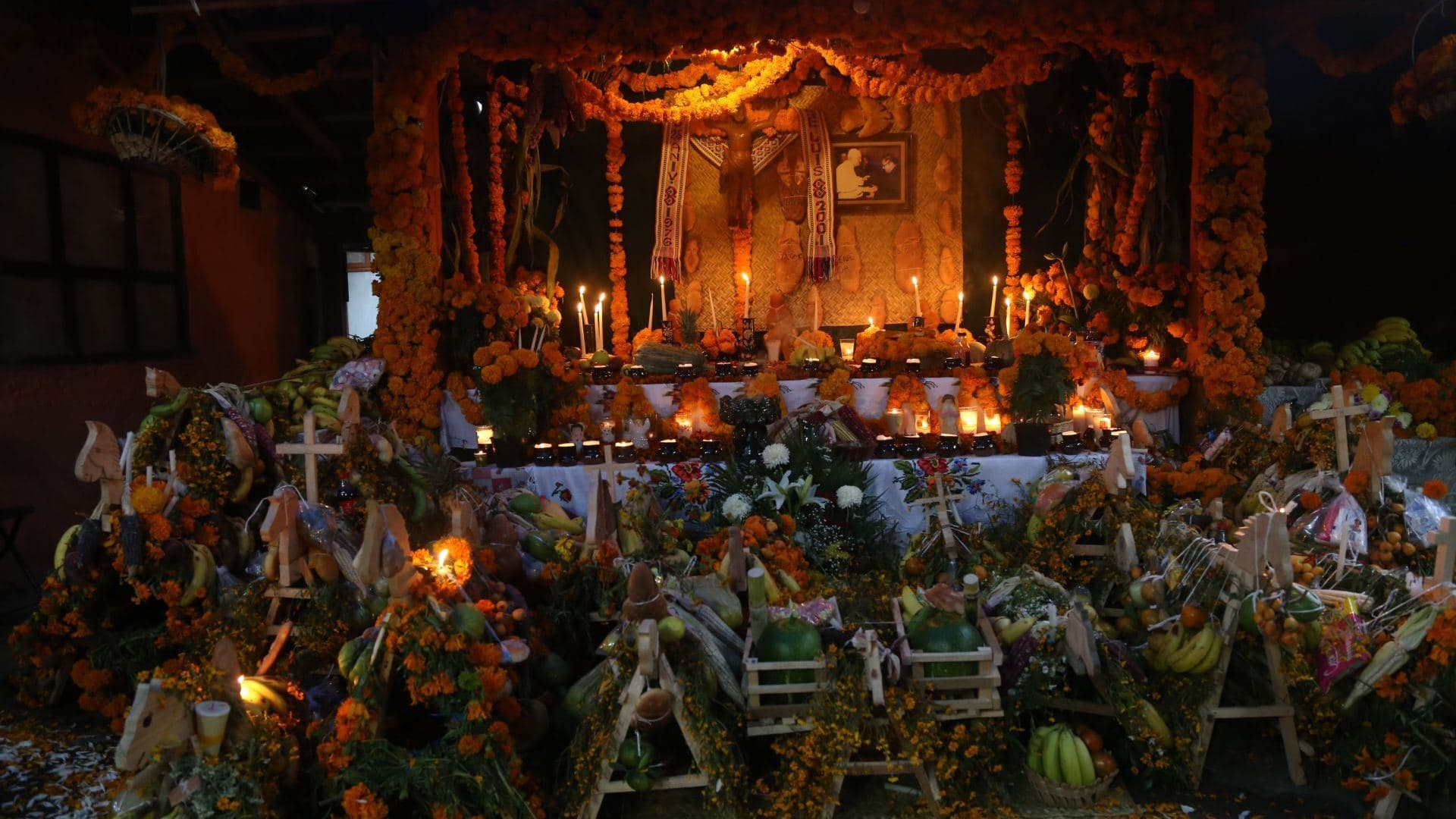 Ofrenda Día de Muertos 2026. Tipos de Ofrendas en México.