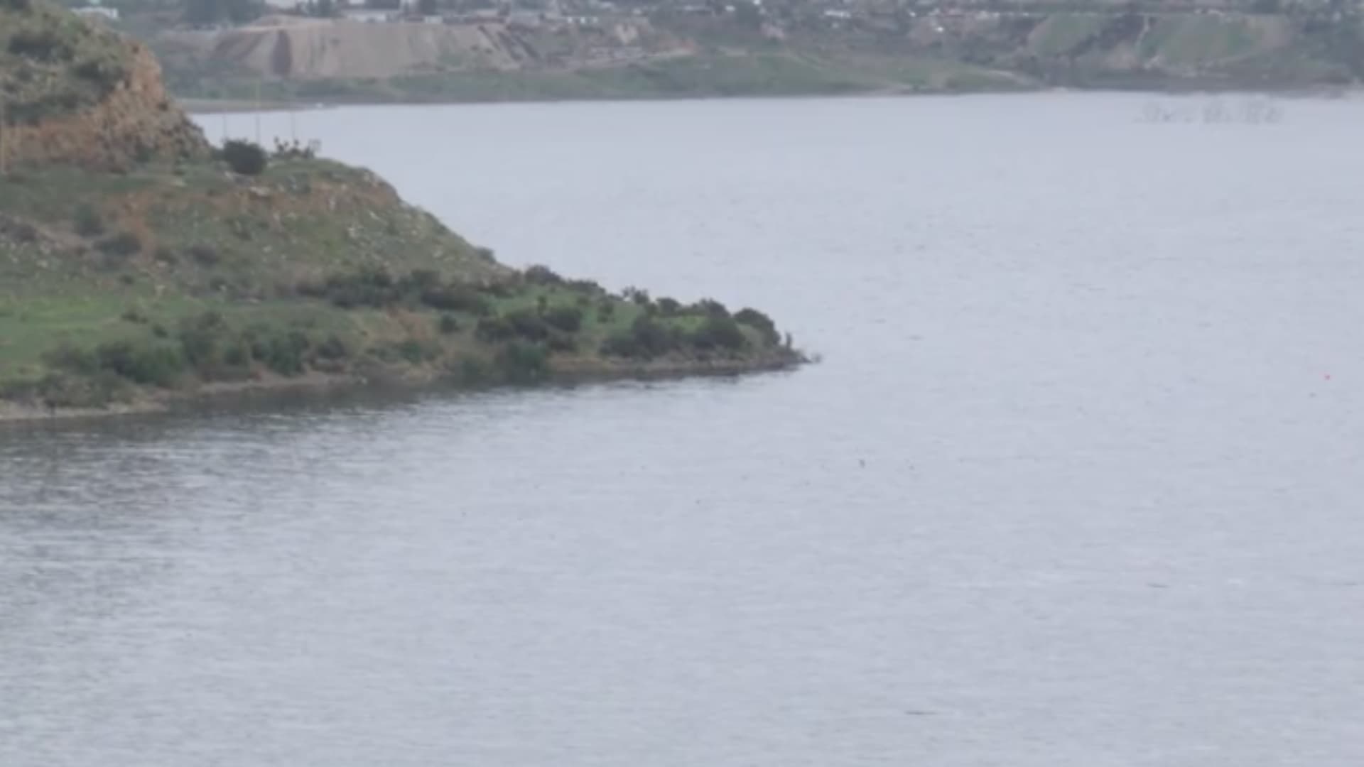 Fuga de Hidrocarburos en Presa Abelardo L. Rodríguez Moviliza a Autoridades en Tijuana