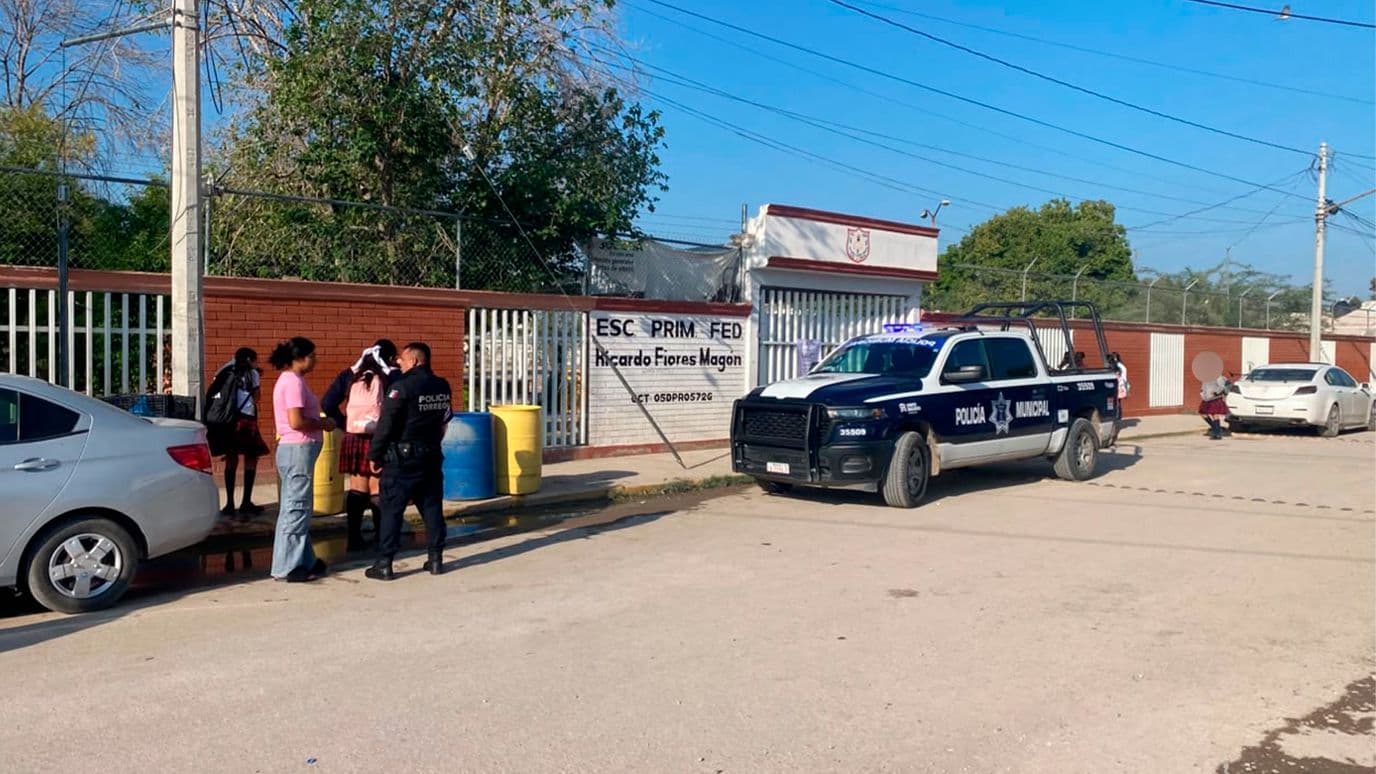 También acusaron supuestos actos de discriminación hacia estudiantes y hacia abuelas en la Escuela Primaria Federal Ricardo Flores Magón