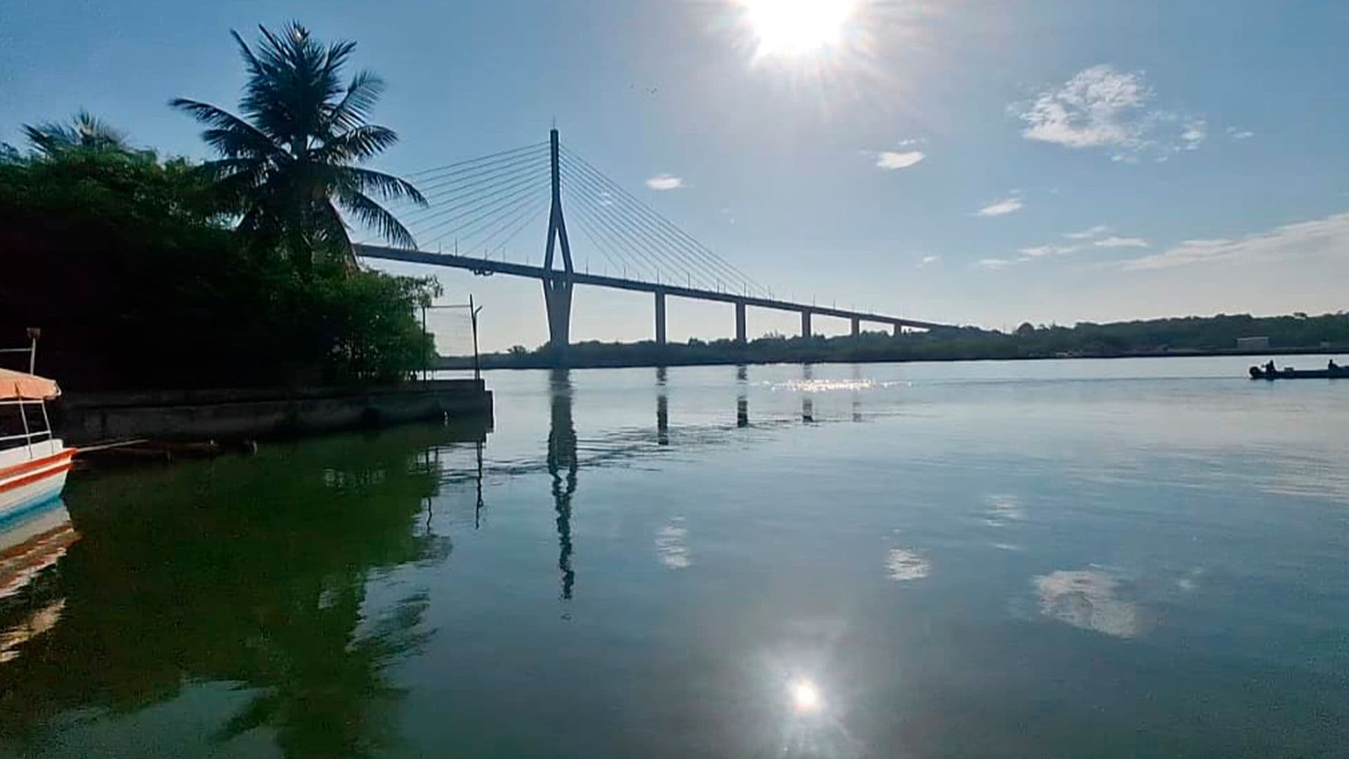 Cae Joven del Puente Tampico y Termina en Aguas del Río Pánuco