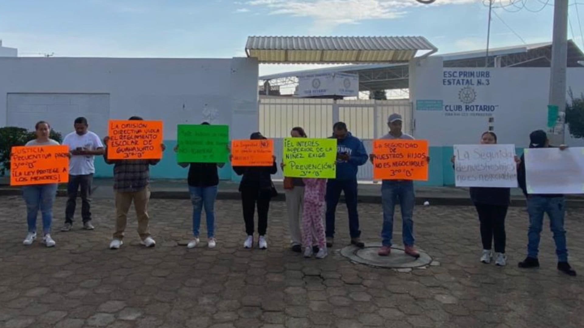 Padres Denuncian a Un Maestro por Presuntamente Exponer Material Inadecuado a sus Hijos en San Felipe.