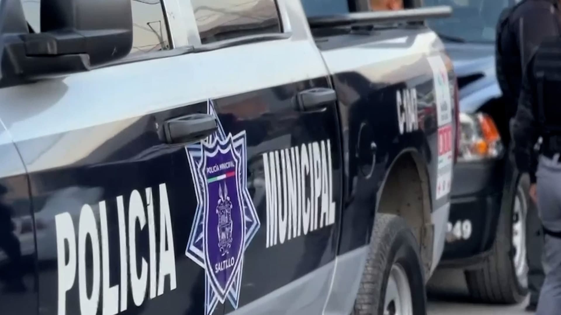 Perro es Arrastrado por Camioneta de Lujo en Saltillo
