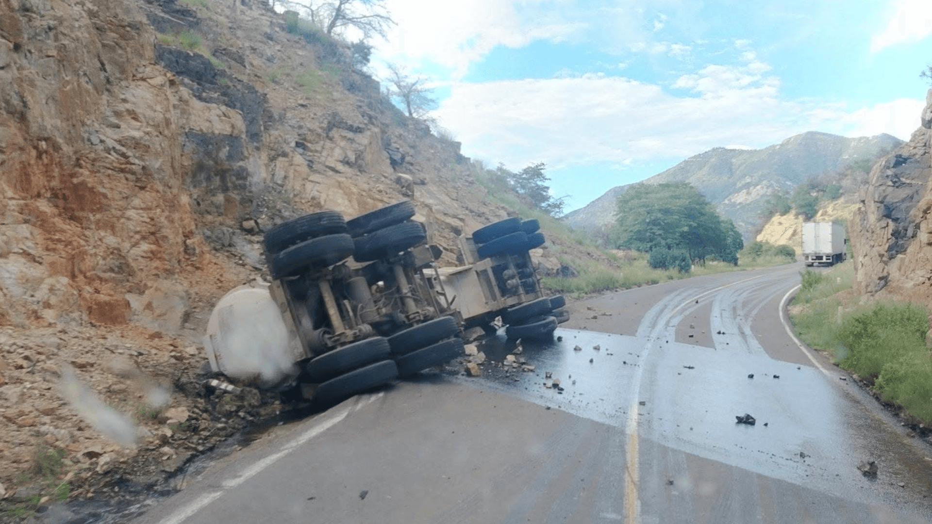 Vuelca Pipa en Cananea
