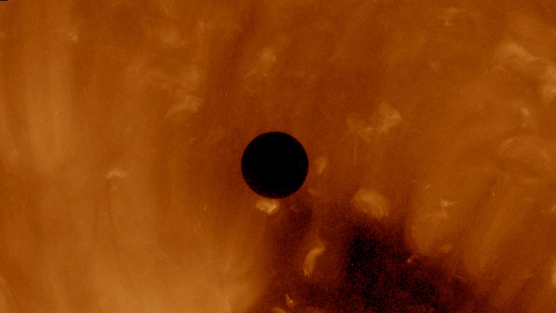 ¿Por Qué Venus Gira al Revés que el Resto de los Planetas? Esto Tarda en Darle la Vuelta al Sol