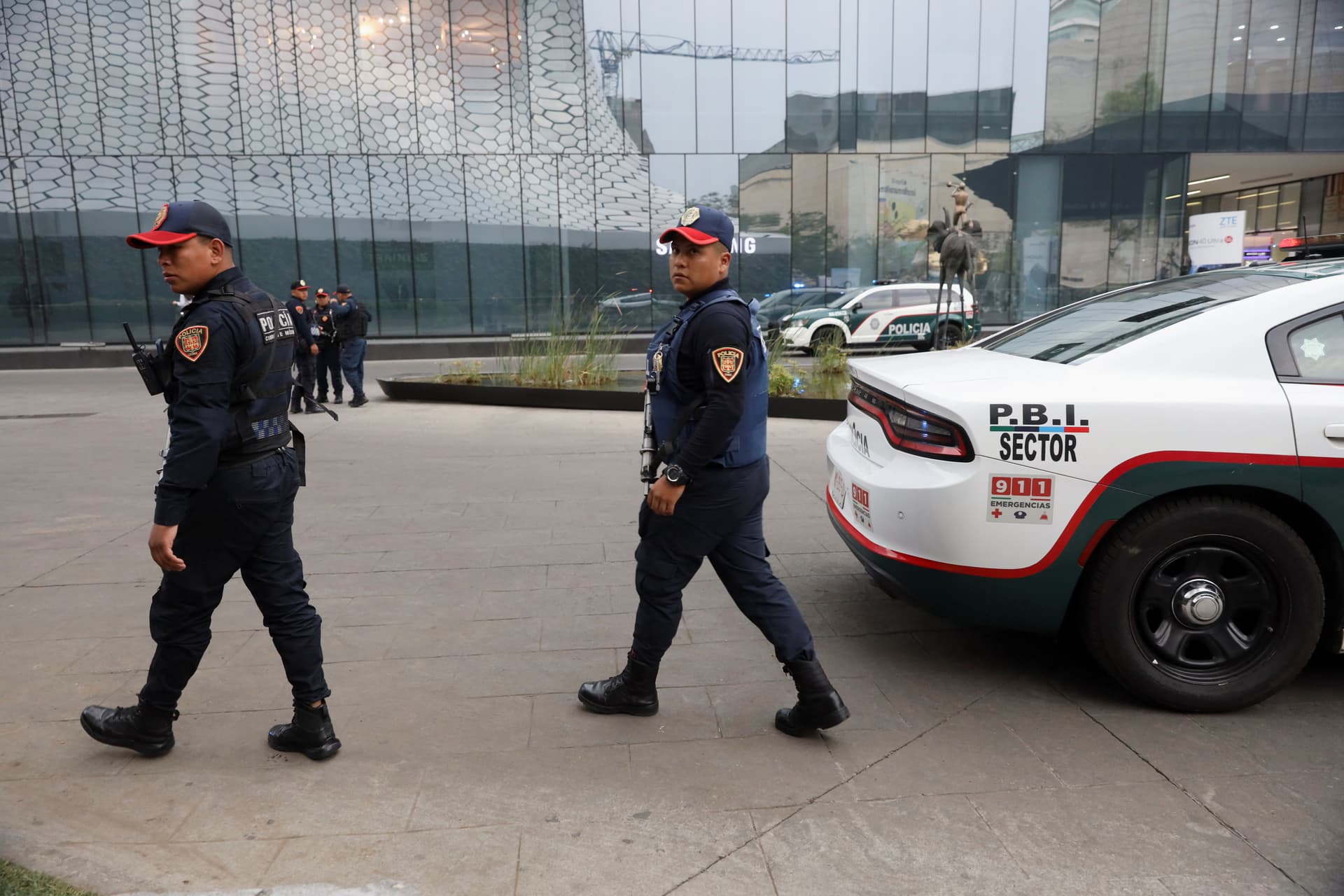 Policías