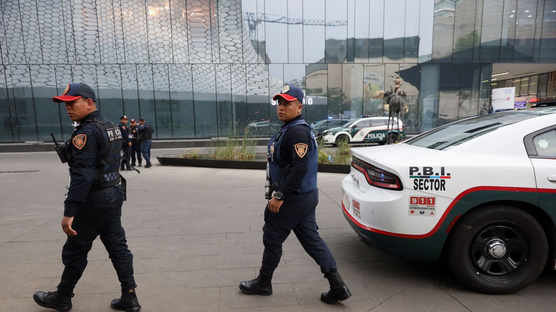 Policías