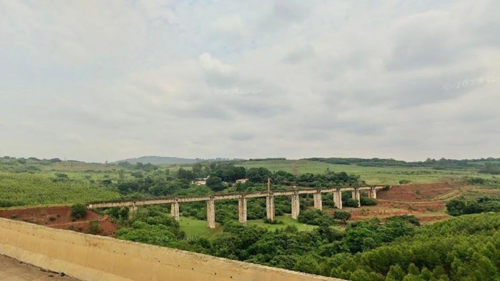 Puente del Esqueleto en Brasil, desde una joven fue lanzada de un bungee sin protección en Brasil.
