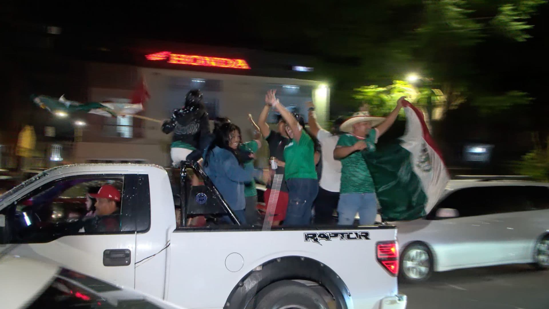 Potosinos Celebran el Triunfo Mexicano