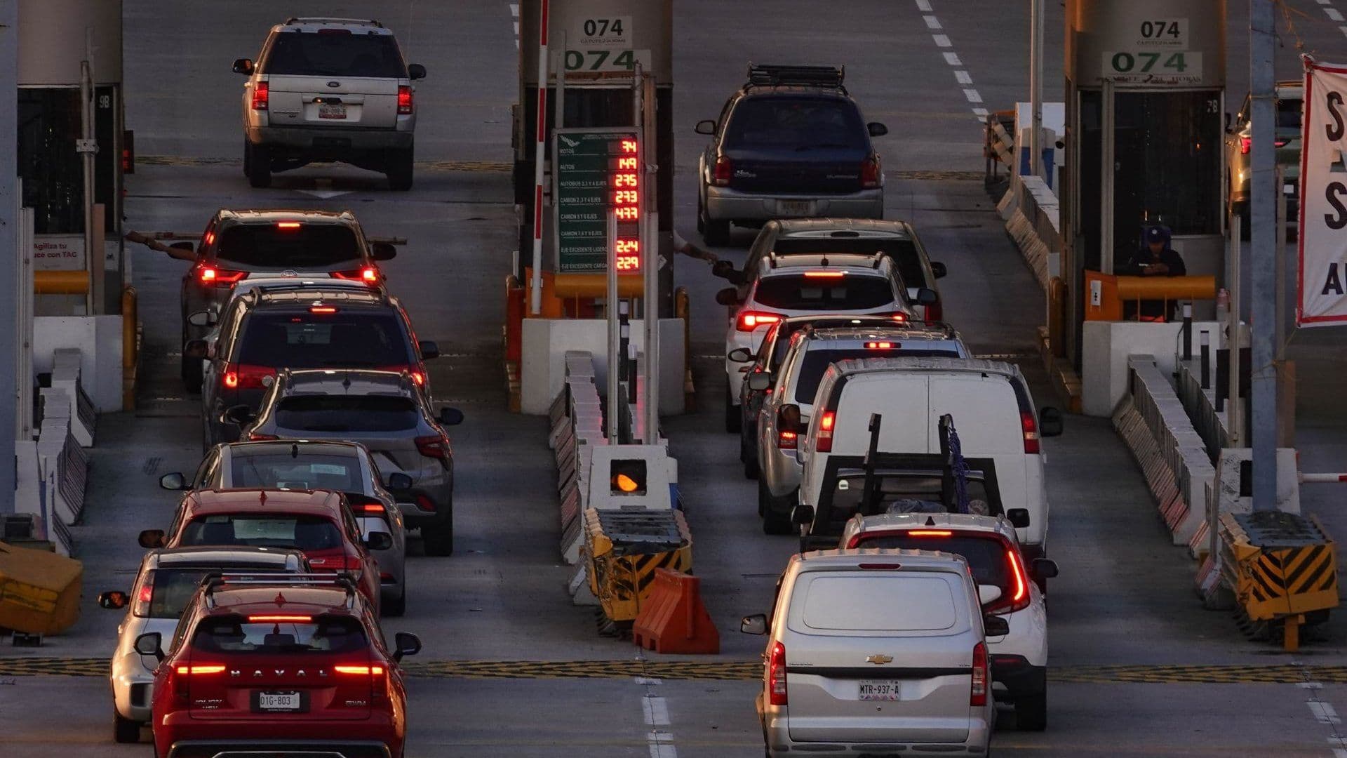 Autos en Caseta de Peaje. ¿Sabes cuál es el costo de las casetas de México- Acapulco?