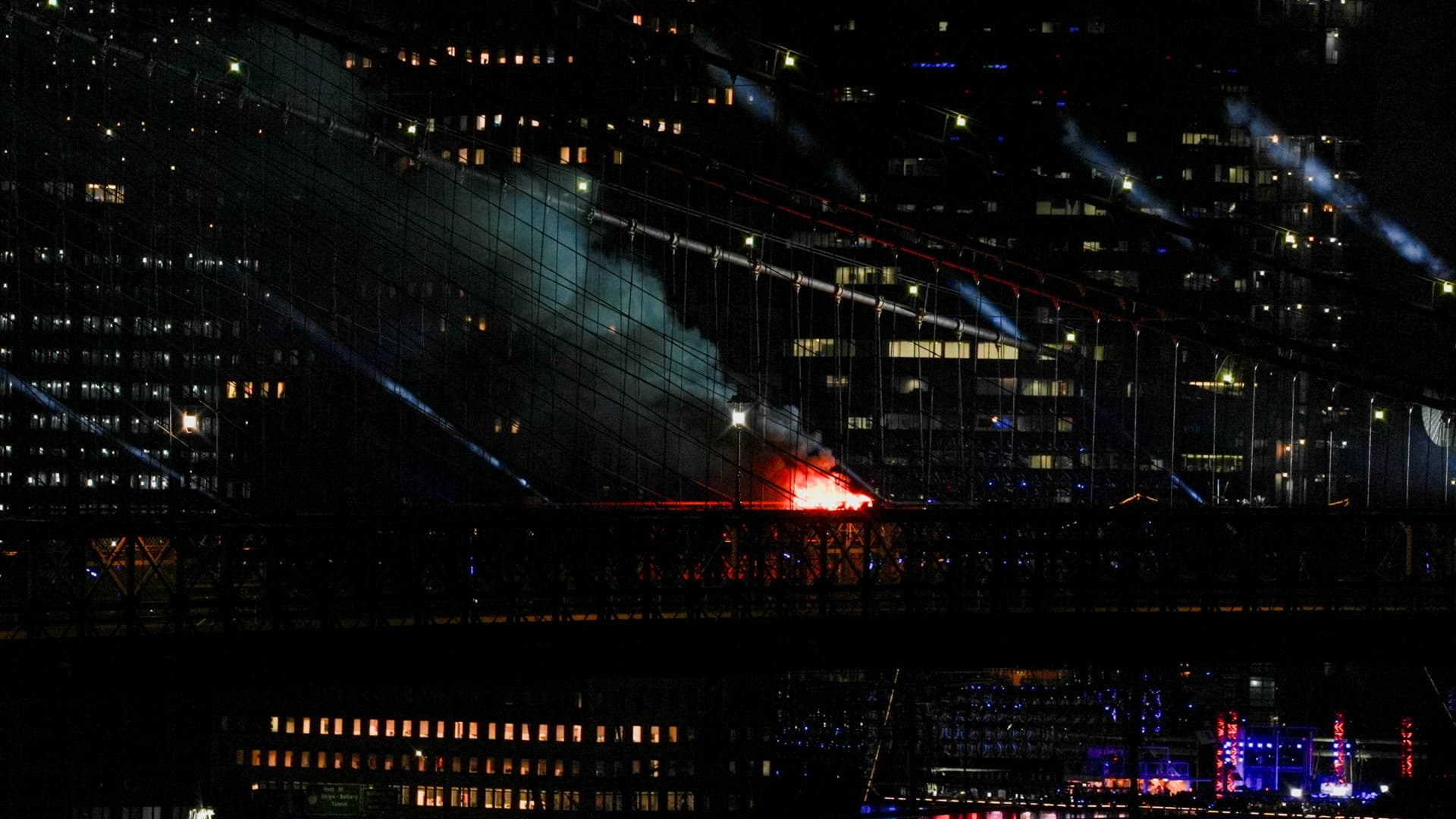 Puente de Brooklyn se Incendia Durante el Espectáculo de Fuegos Artificiales. Foto: Reuters