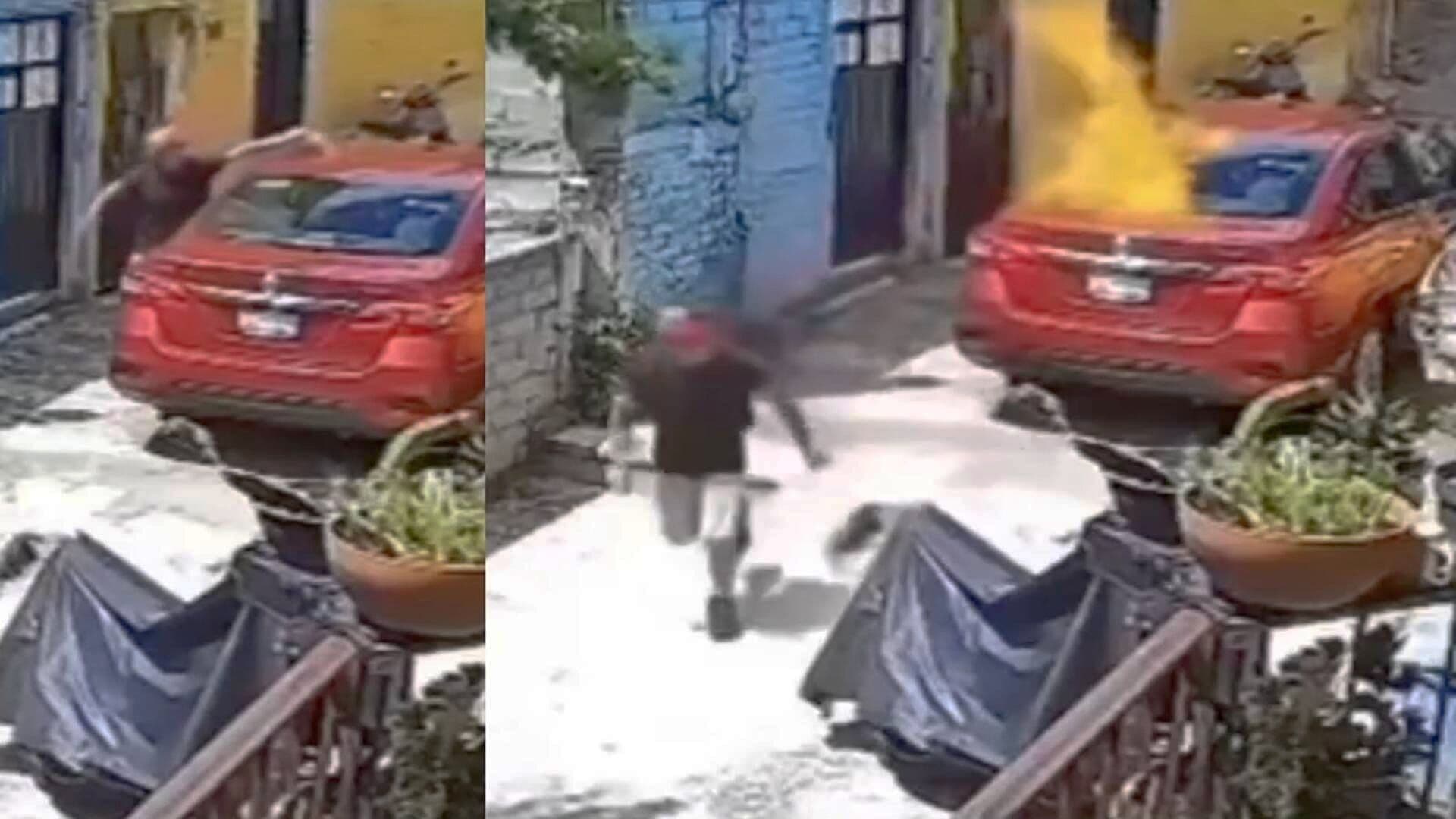 El hombre prendió con un cerillo fuego al auto.