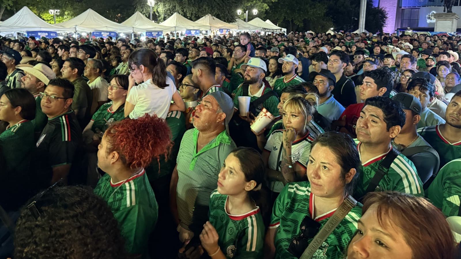 Regios en la Macroplaza