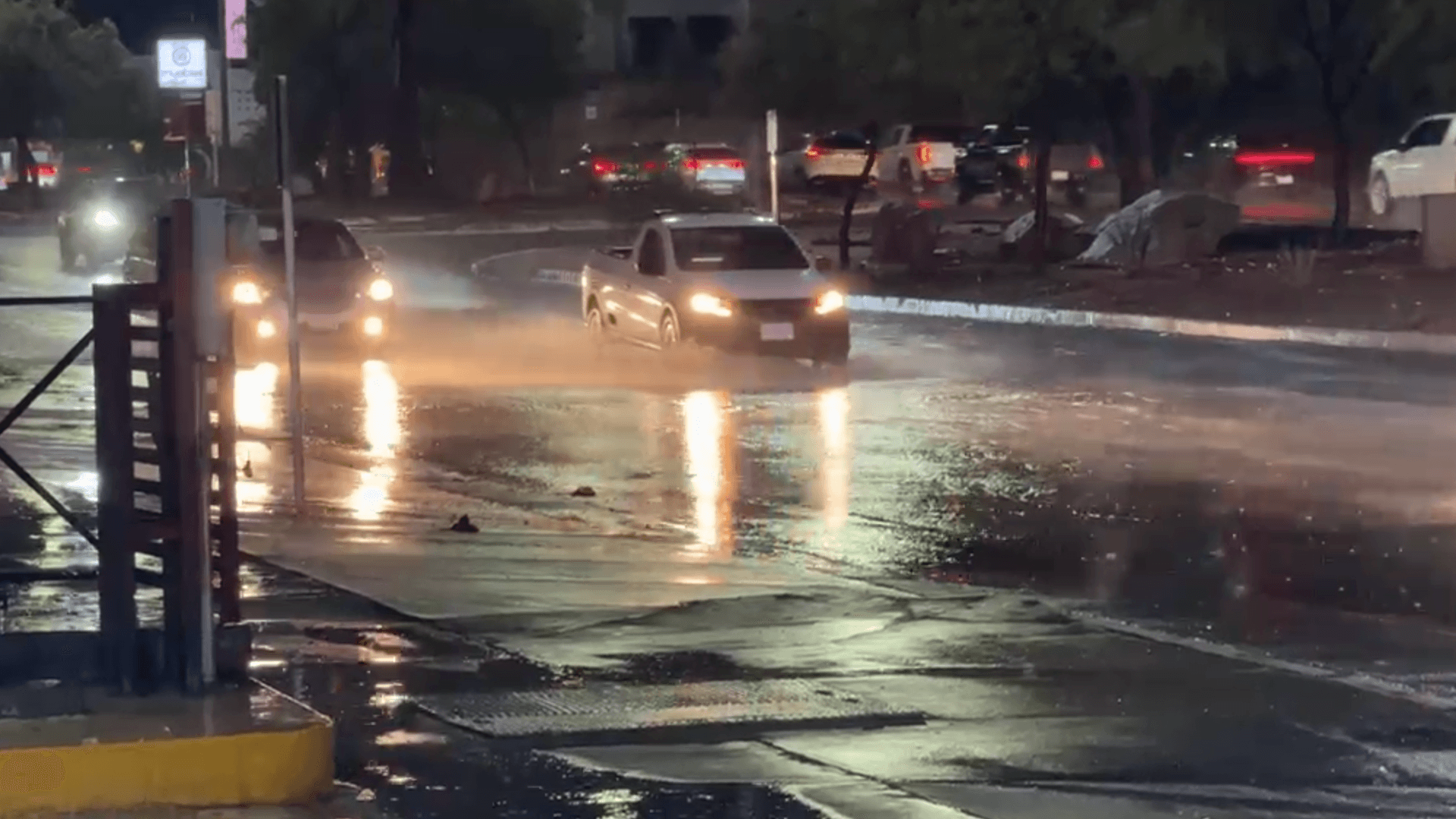 Se Registran Lluvias y Fuertes Rachas de Viento por Tormenta en Sonora; Cierran Puertos