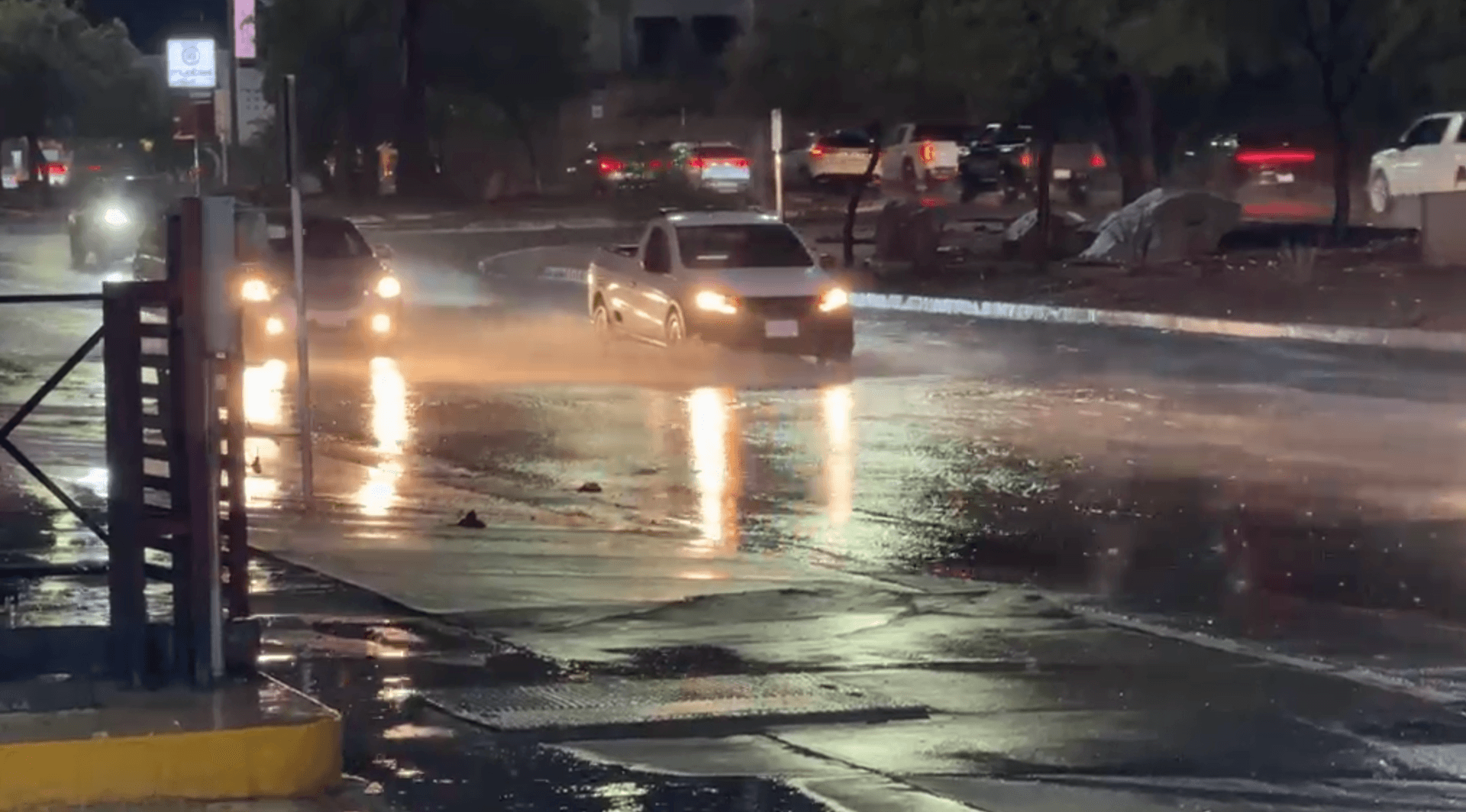 Se Registran Lluvias y Fuertes Rachas de Viento por Tormenta en Sonora; Cierran Puertos
