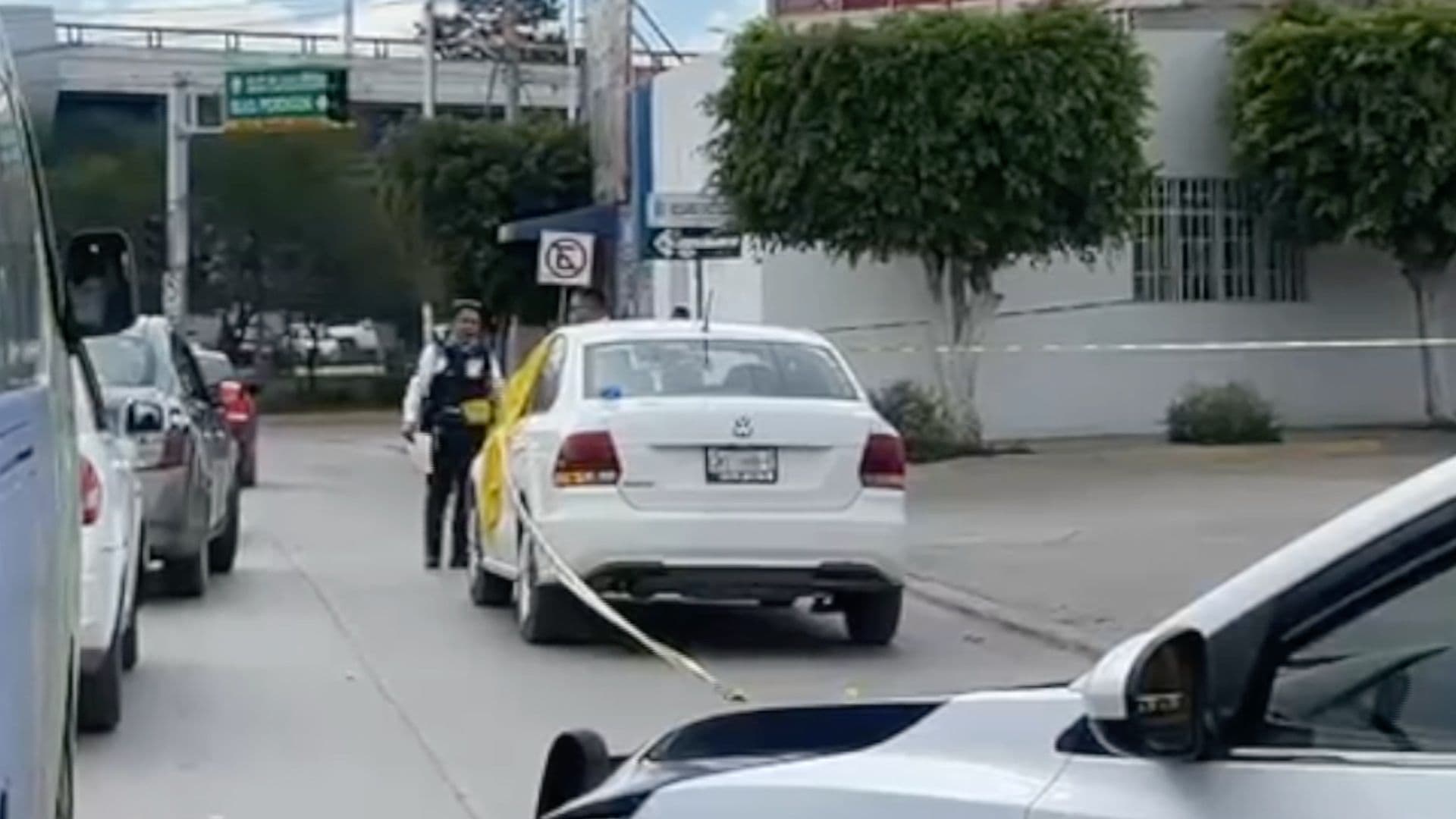 El conductor de 59 años de edad fue identificado en el lugar como Mauricio.