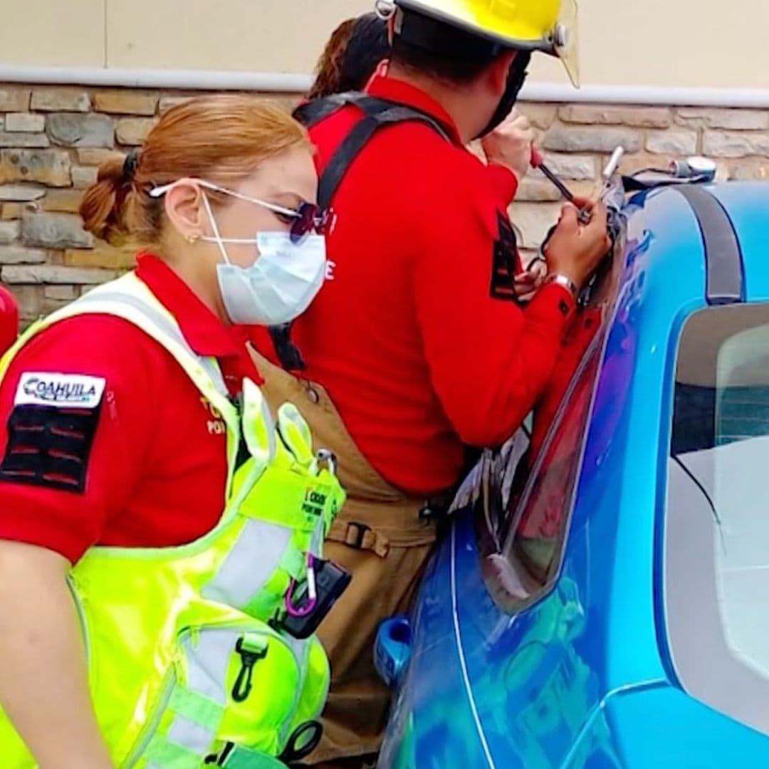 Rescatan a Bebé y Niño que Quedaron Encerrados Dentro de Automóvil en Coahuila