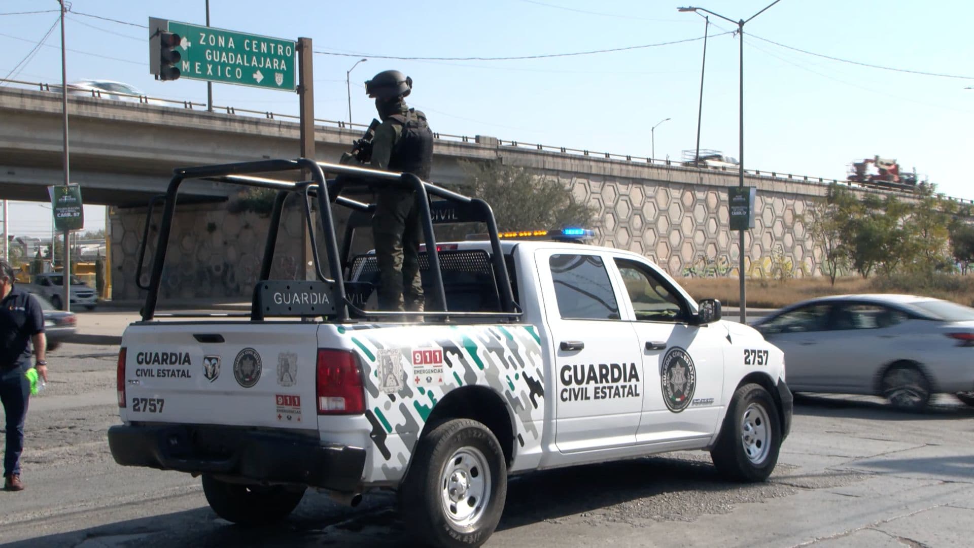 Rescatan a Hombre Emplayado a un Poste en Ciudad Valles