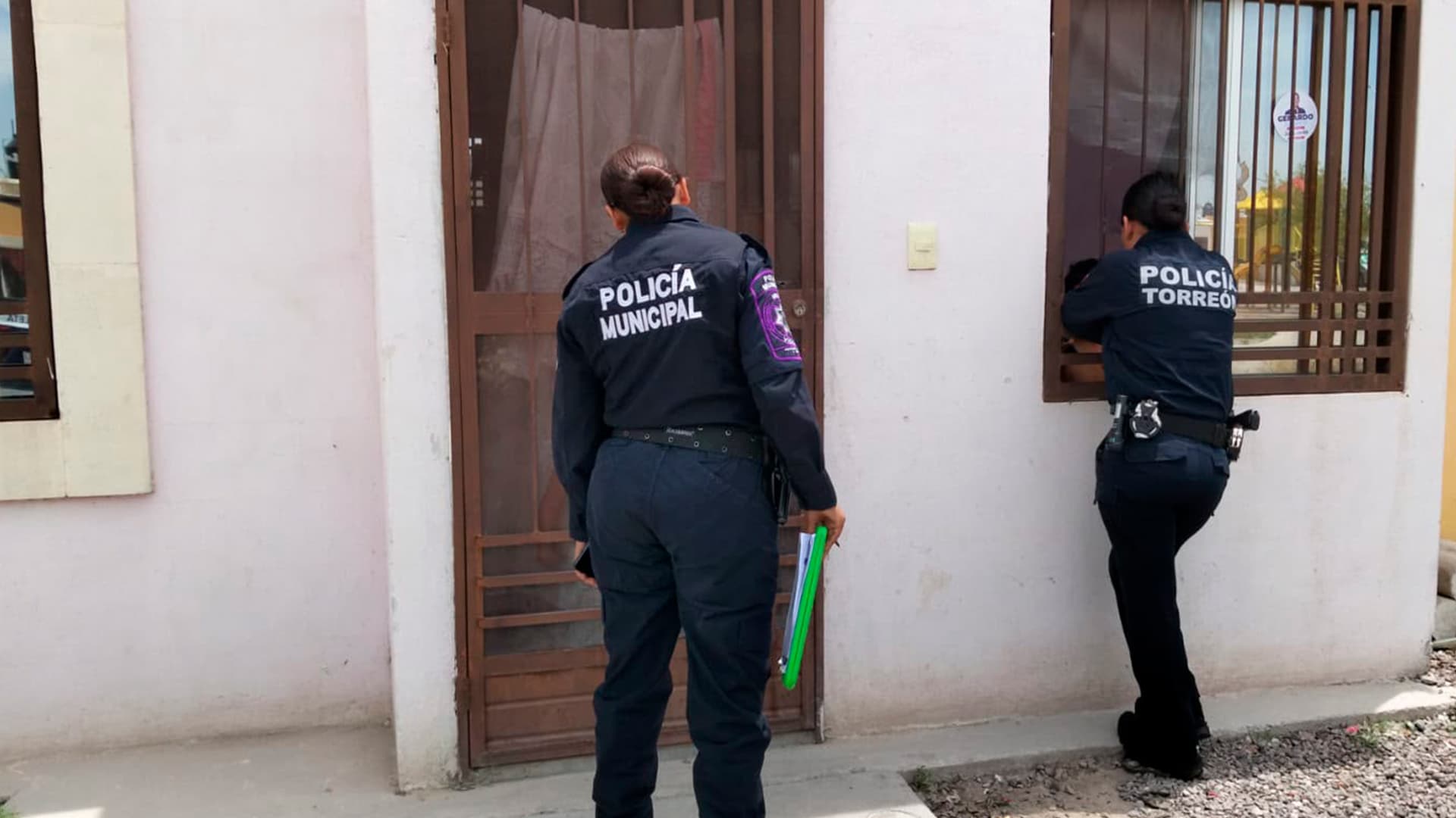 Rescatan a Niños Encerrados en una Casa en Torreón