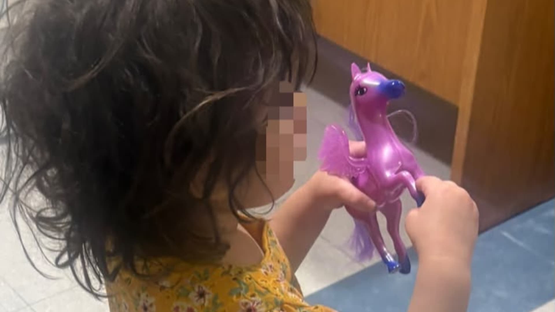 Rescatan a Niña de 2 Años Tras Ser Hallada Sola Dentro de Vivienda en Mexicali, BC