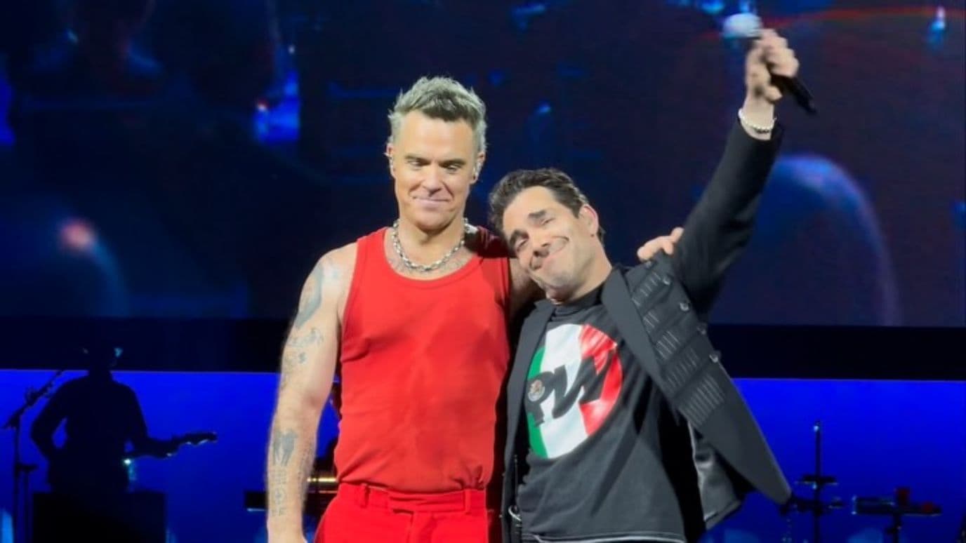 Omar Chaparro Canta con Robbie Williams Como Hace 20 Años y lo Tunden en Redes