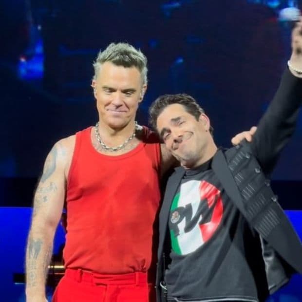 Omar Chaparro Canta con Robbie Williams Como Hace 20 Años y lo Tunden en Redes