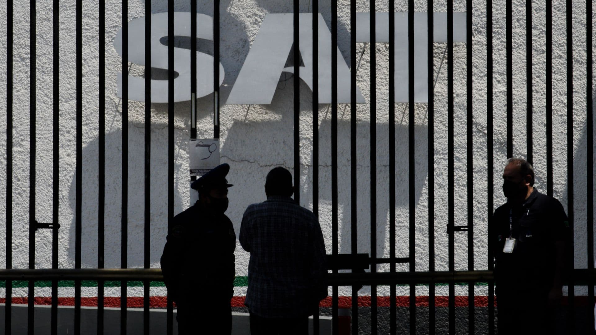 SAT Congela Cuentas de Nómina sin Orden Judicial: