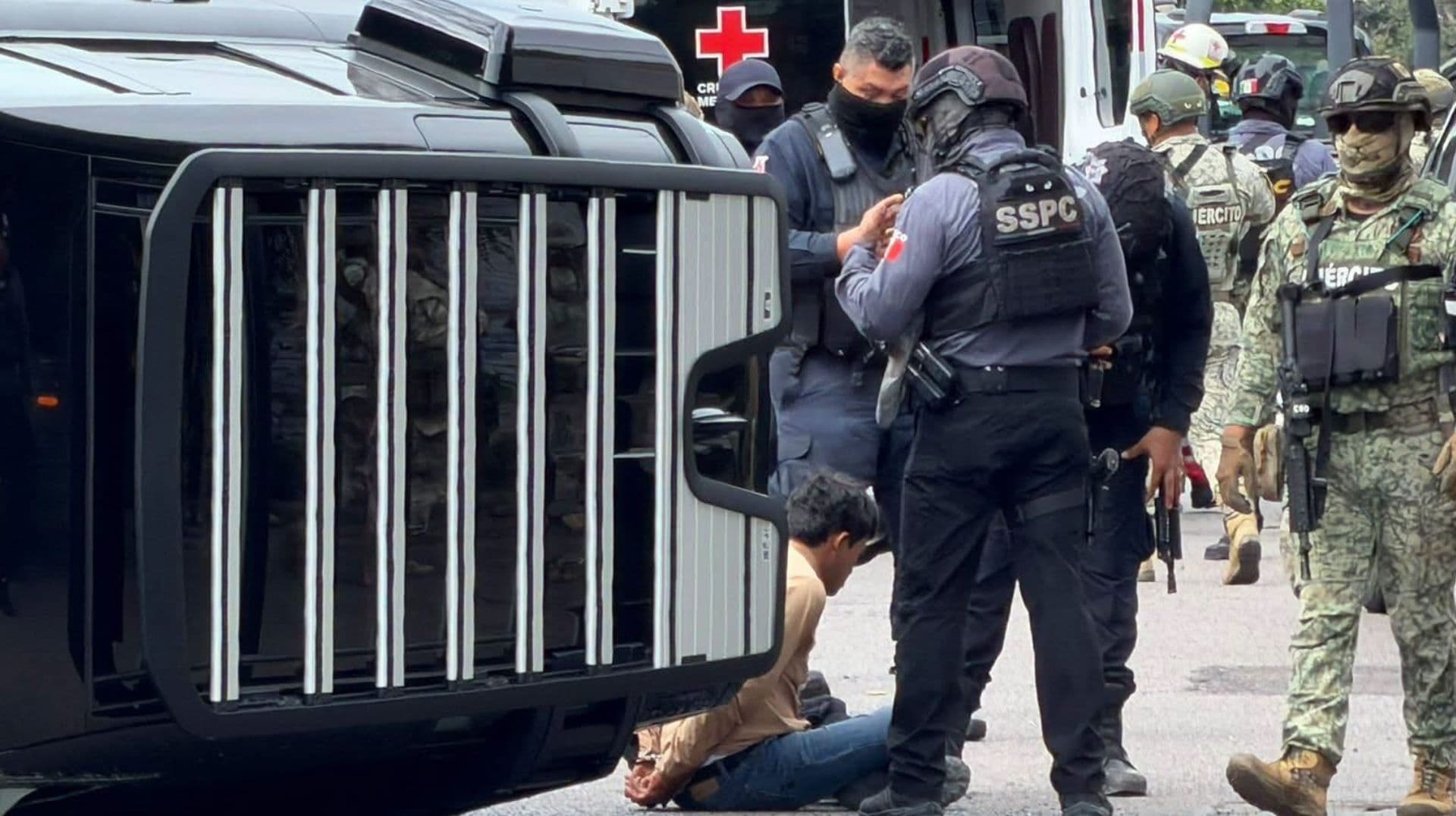 Persecución a Balazos Deja Dos Detenidos Heridos y Una Camioneta Volcada Culiacán
