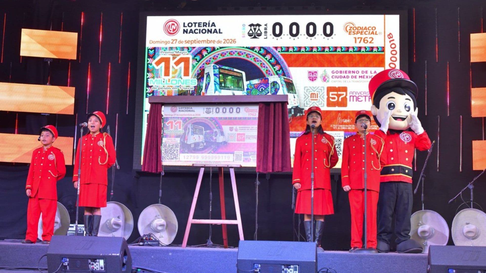 Niños Gritones con boleto del Sorteo Zodiaco 1762 de la Lotería Nacional.