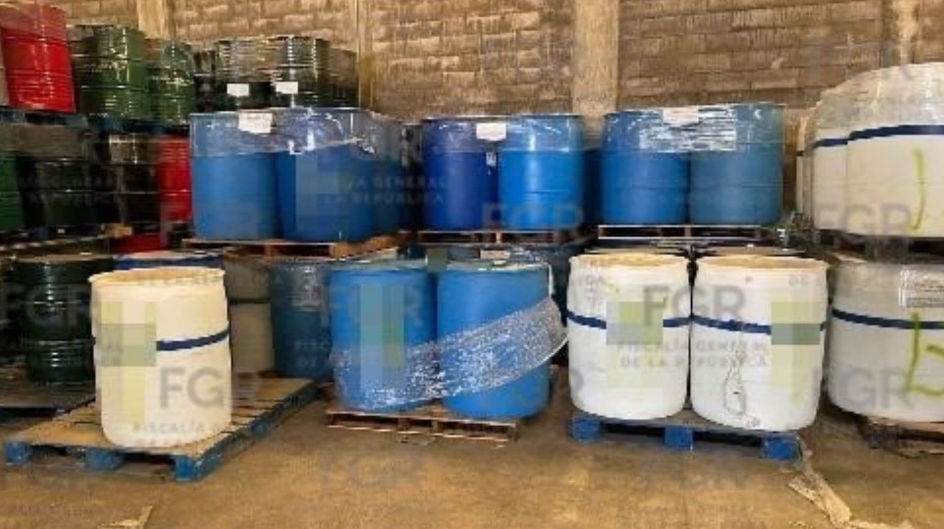 FGR Asegura Más de 49 Toneladas y 45 Mil Litros de Sustancias Químicas en Bodega de Sinaloa