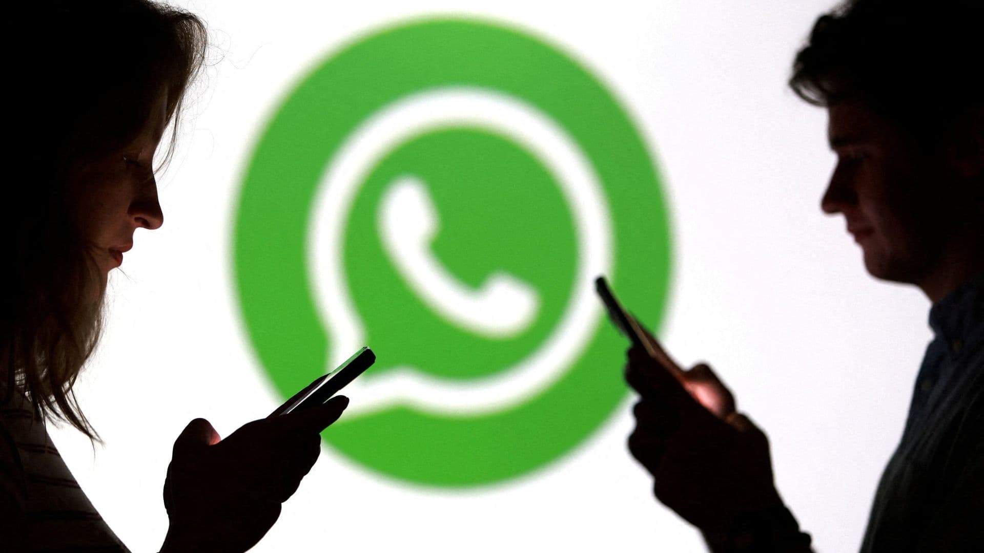 Usuarios de la app de mensajería instantánea WhatsApp. Foto: Reuters