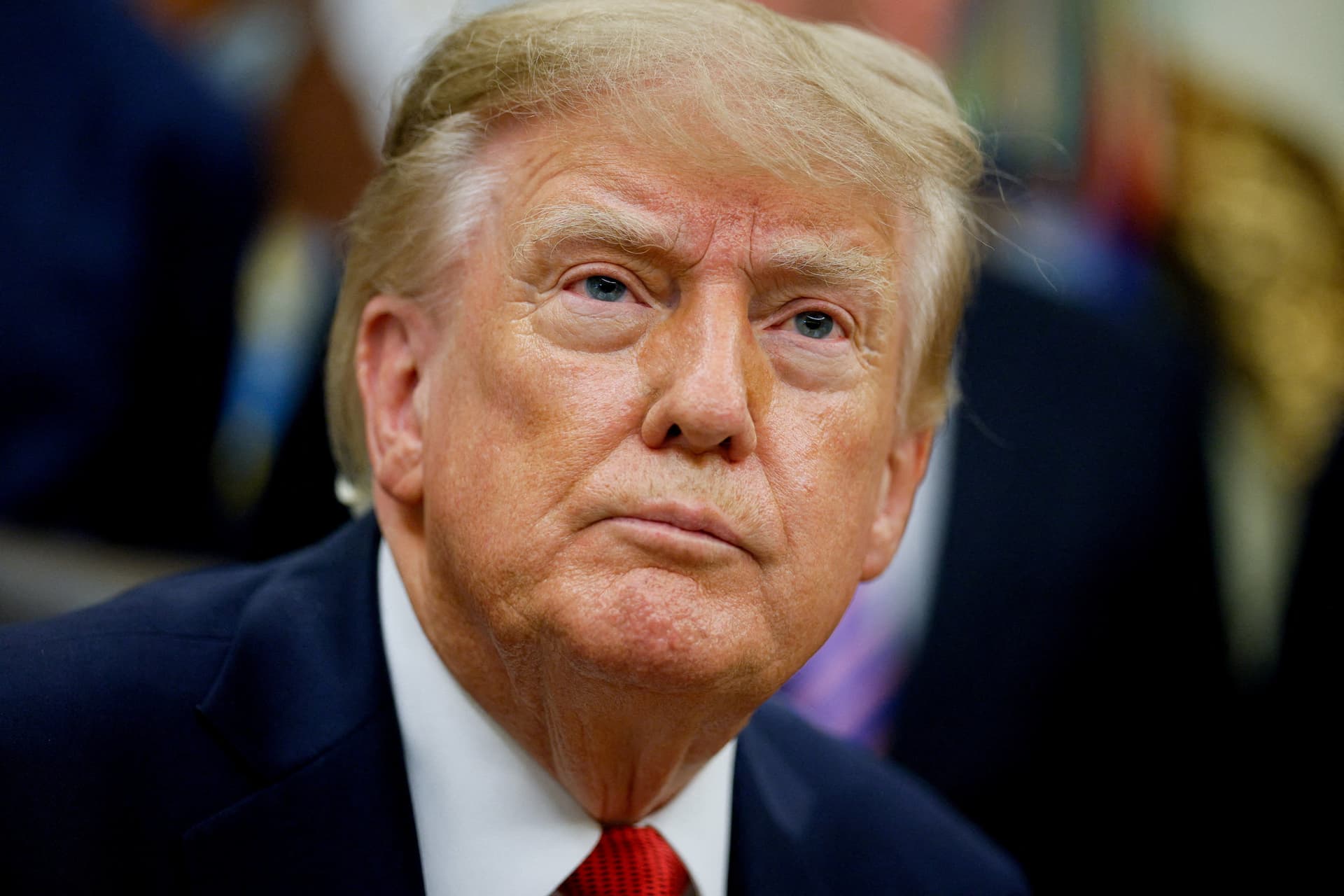 Donald Trump amenaza con hacer volar Irán