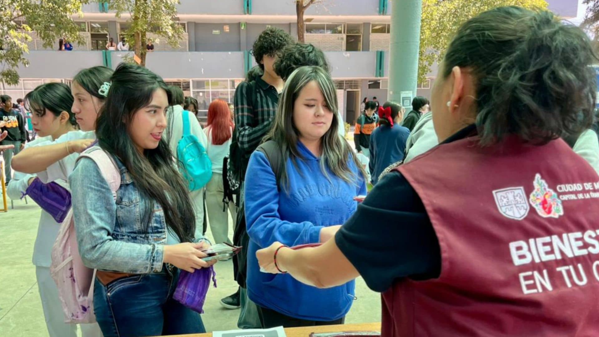 Apoyo Uniformes y Útiles Escolares 2026.
