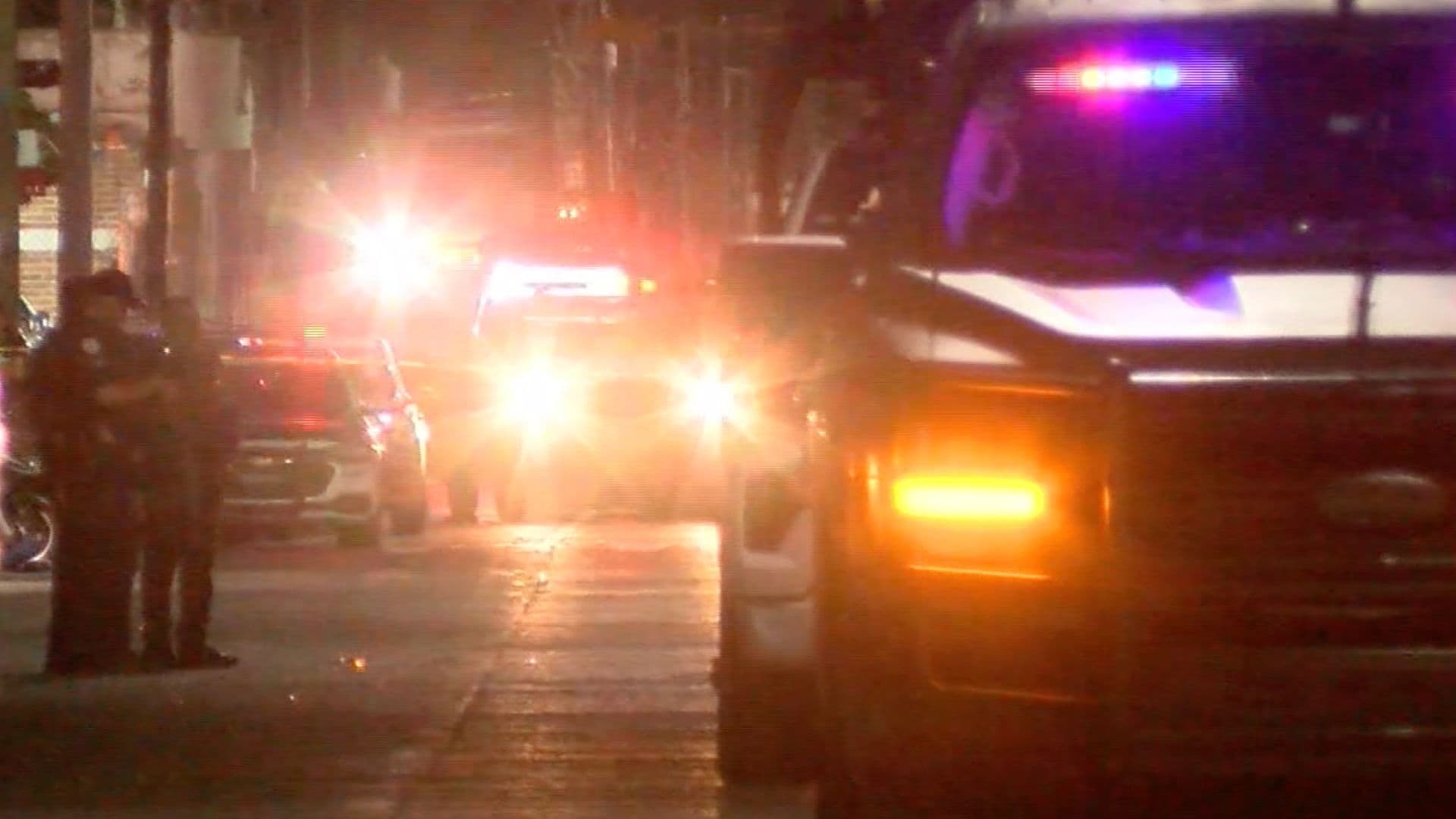 Un taxista de 40 años de edad resultó con lesiones de gravedad, tras un intento de asalto en las inmediaciones del Tianguis Dominical en Celaya, Guanajuato.