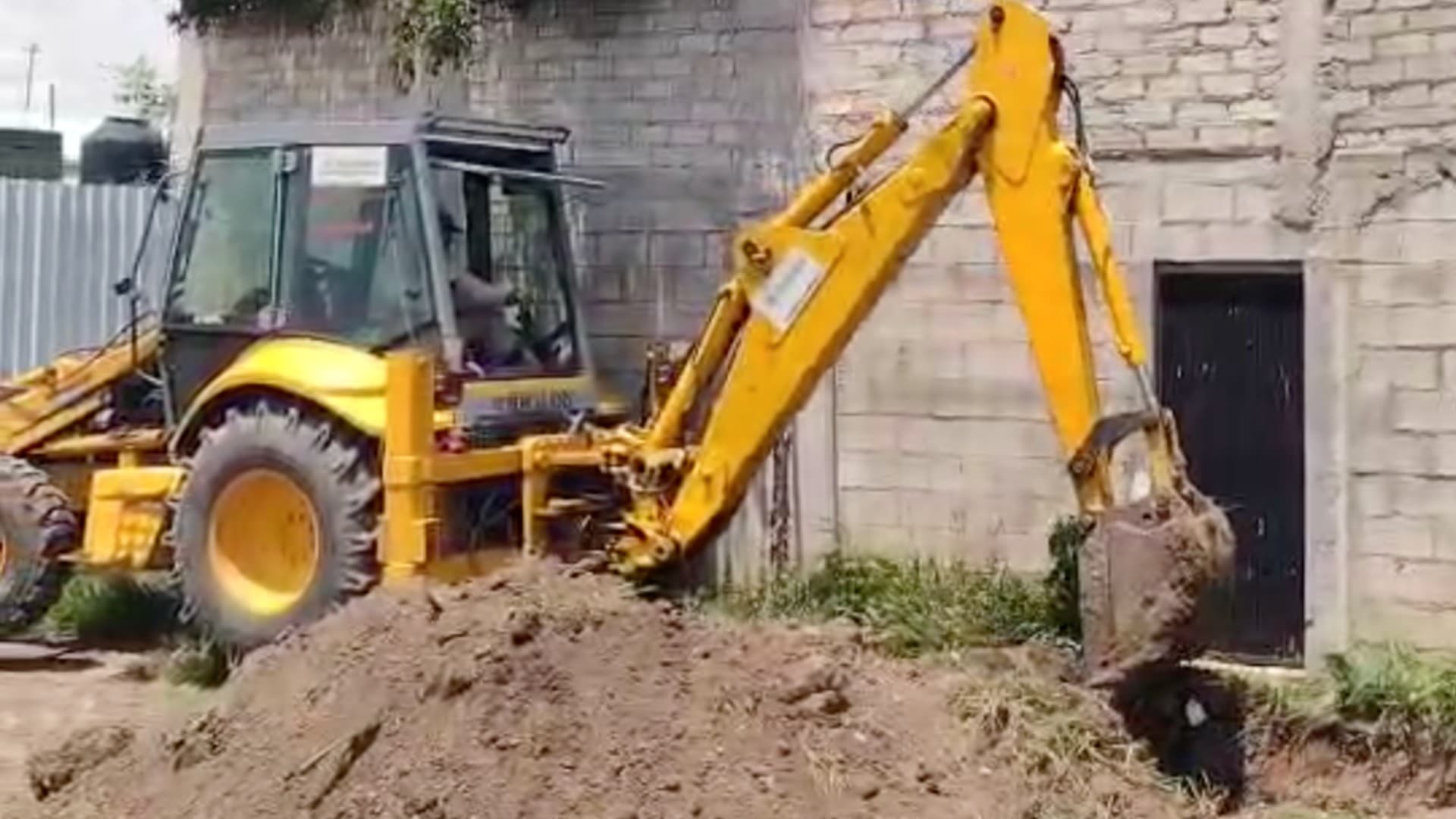 Encuentran Túnel de 30 Metros de Largo y Dos Tomas Clandestinas en Celaya.