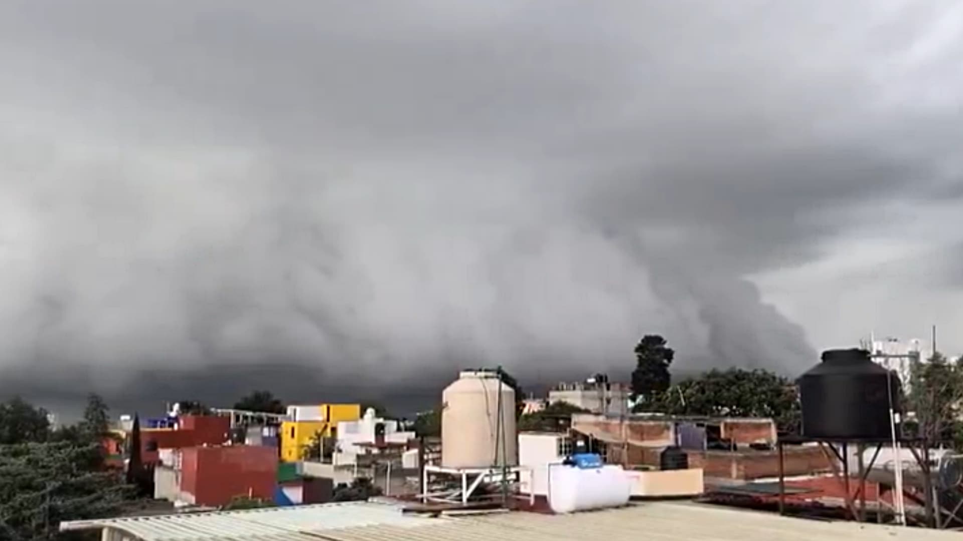 Tormenta en la CDMX. Foto: @SasslaClimaMx