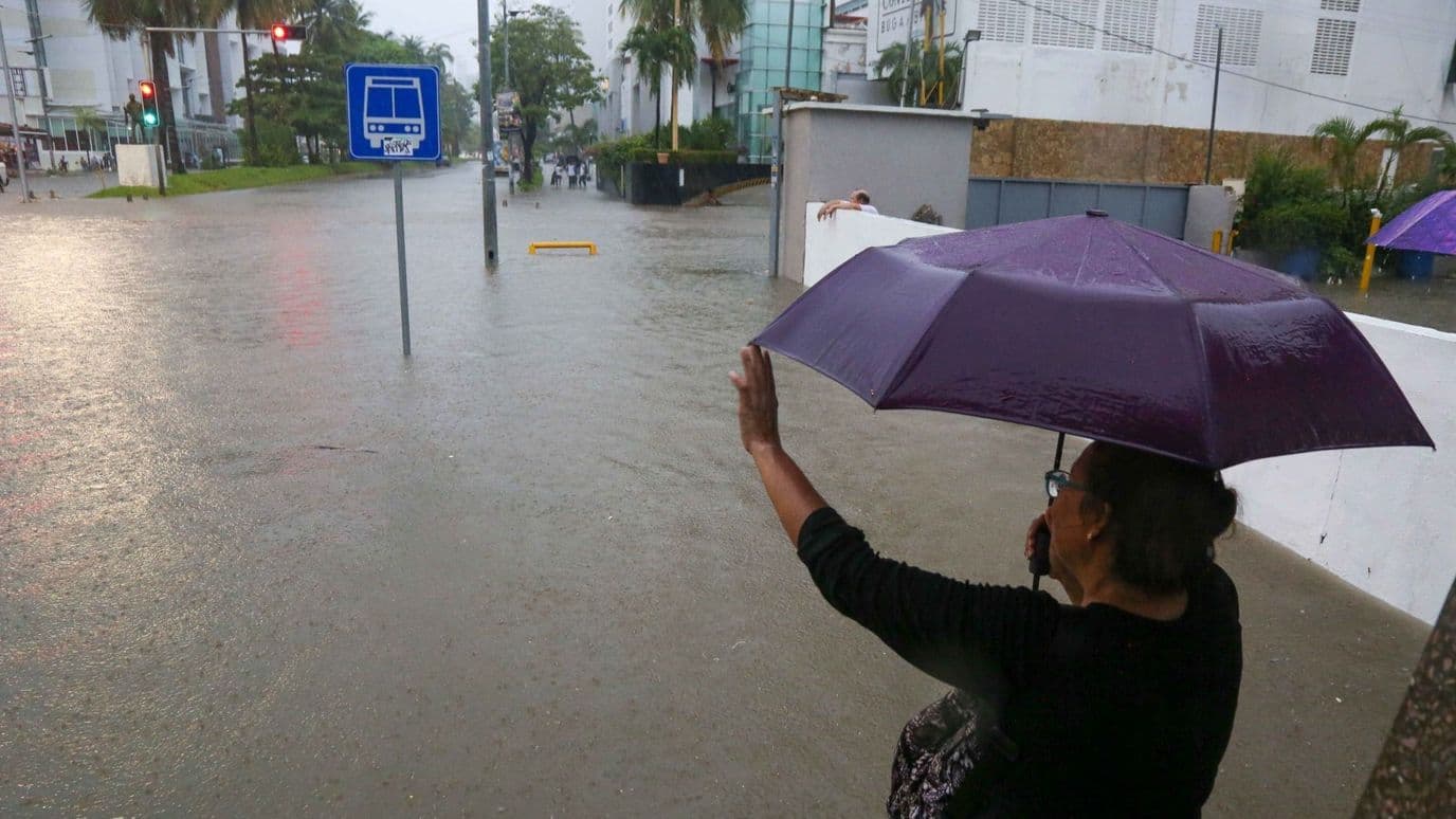 Acapulco Tormenta Simón